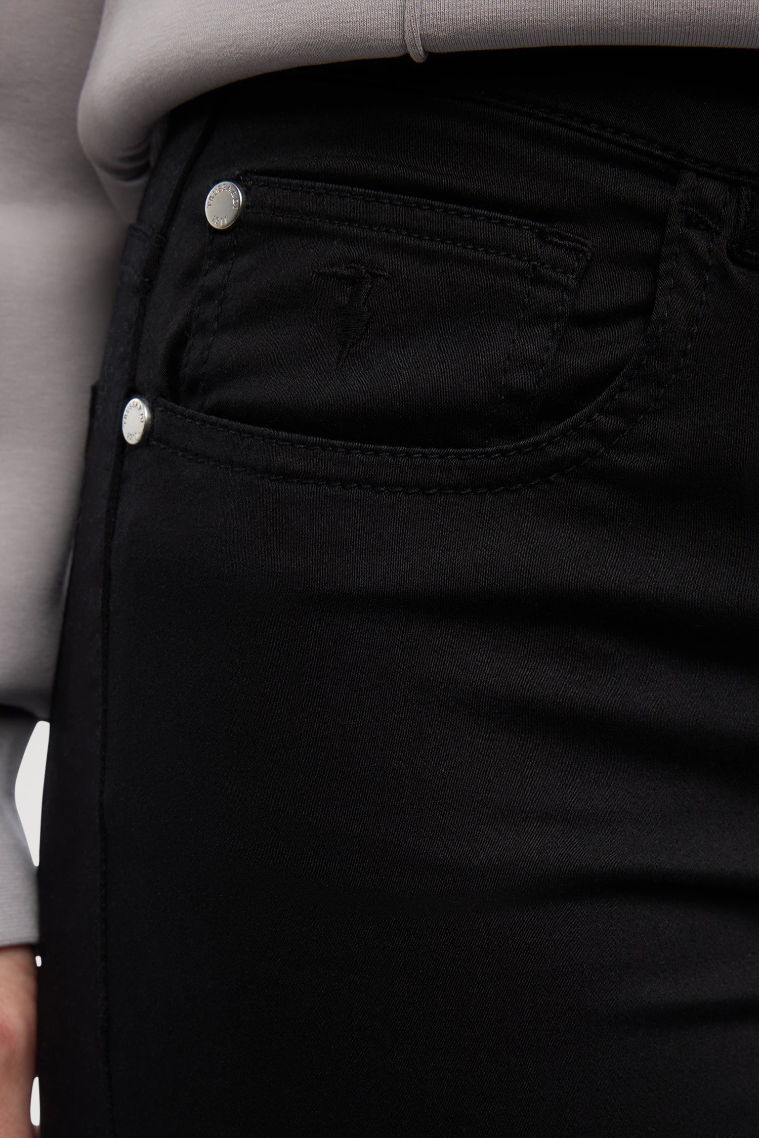 5-pocket The Skinny 105 in satin leggero 3|daf8a6724268959329911a926702f6b5343d0dde4454402e08252a62433f0695