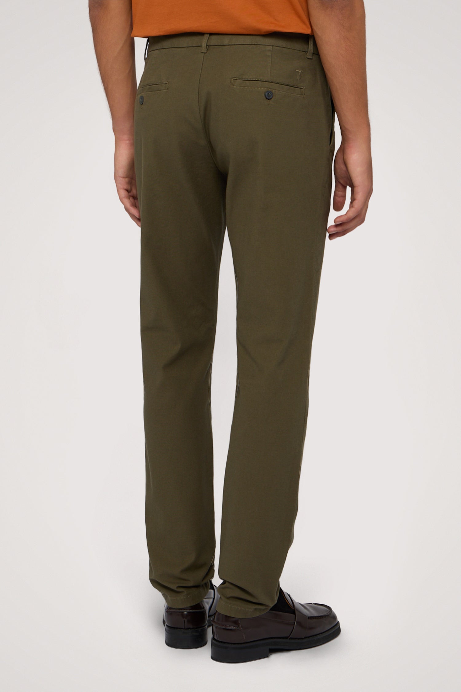 Chino aviator slim fit in cotone texturizzato 2|be852389605c331c1ae629b883aa4bc16128abda4b953705e093bfc9f79c914f