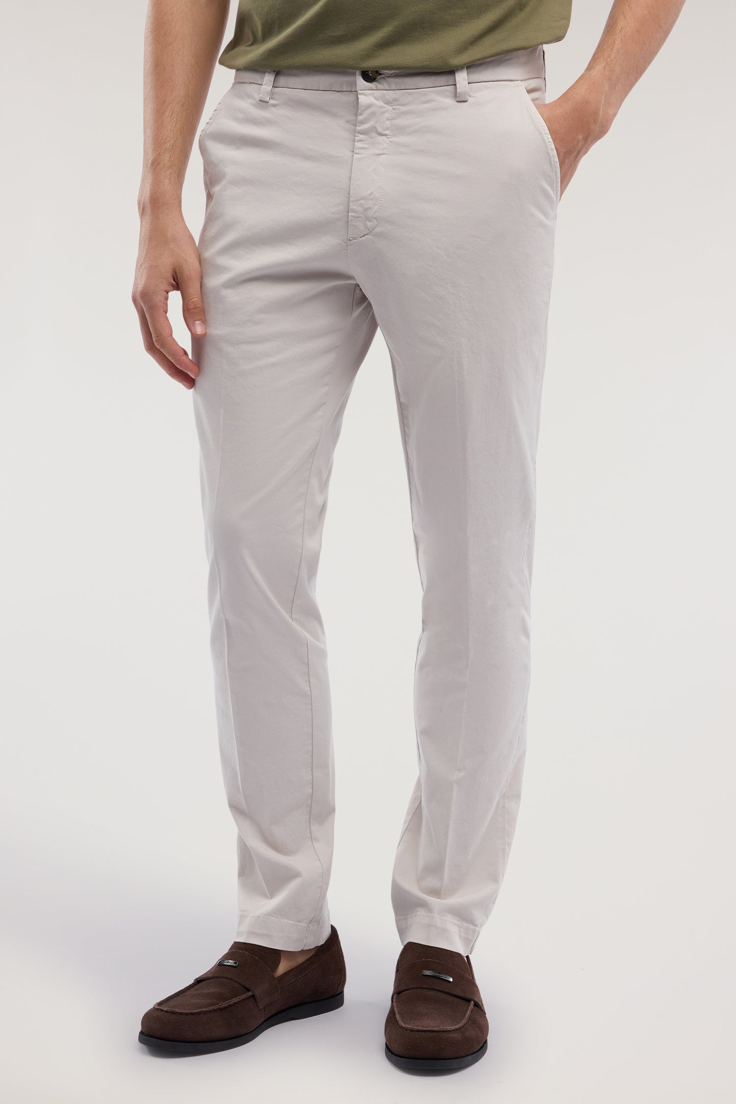 Chino Aviator 301 slim fit in gabardina 1|6c2f13d3eccb3cb7bccc30d5bd6a2ad1893fdba3b37c4dbd17c440889108f654