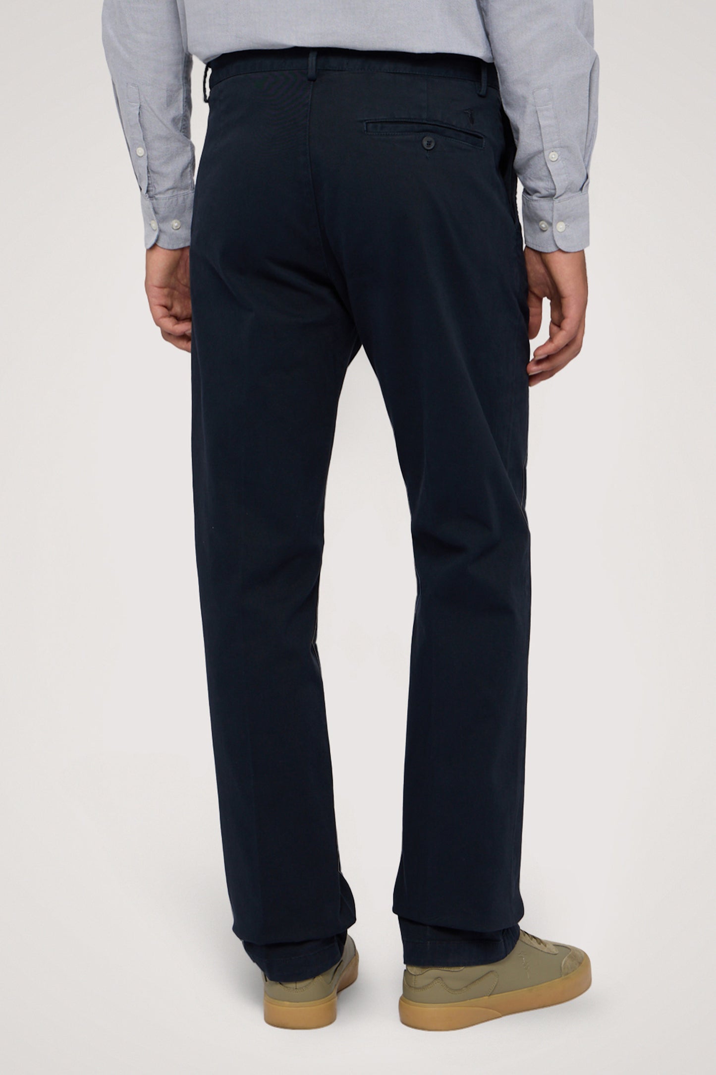 Chino regular 302 in gabardina stretch 2|0d6e5cdcf129ff511abb89ecb678eaf65369f8a133d1964d4a8bad38eb4649aa