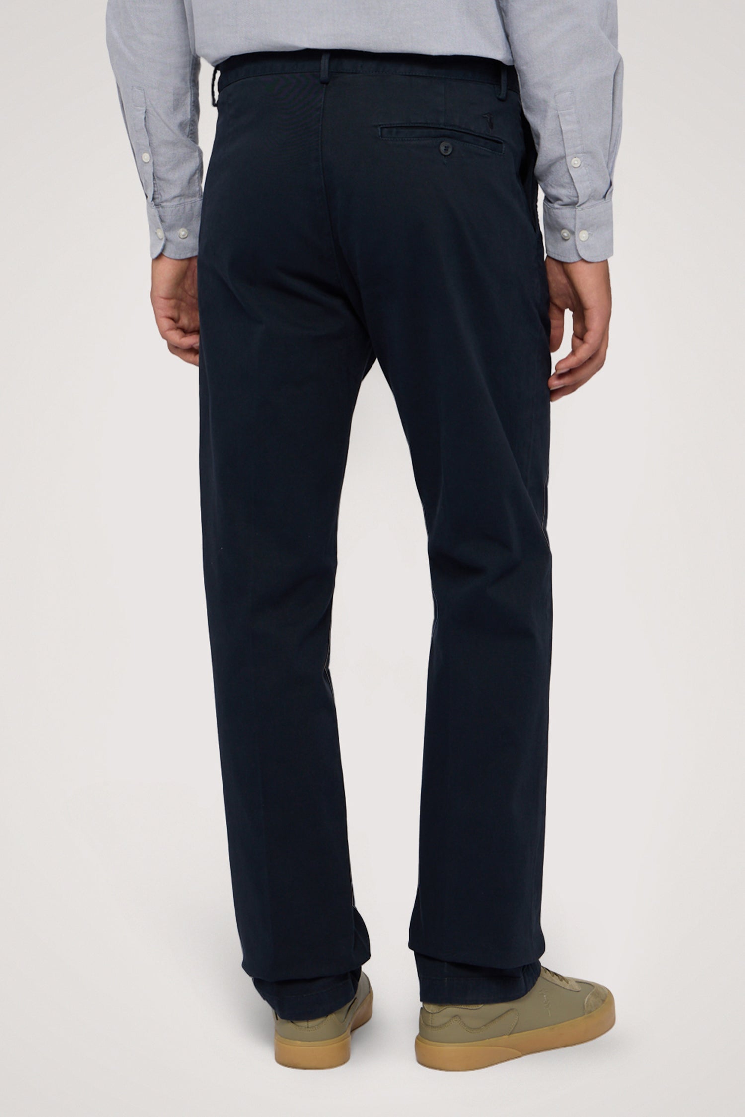 Chino regular 302 in gabardina stretch 2|0d6e5cdcf129ff511abb89ecb678eaf65369f8a133d1964d4a8bad38eb4649aa