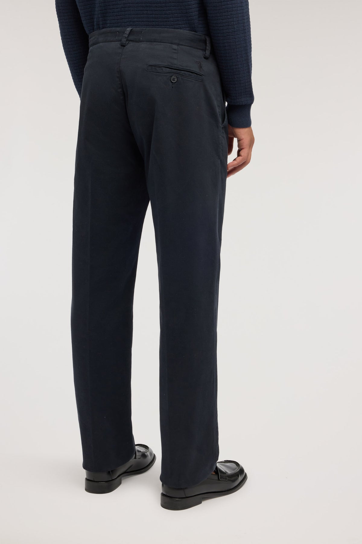 Chino 302 Regular in raso di cotone 2|fe2ad5a7a6caeaec8f47d51e38c61f170e72a6a7861bce5263da472f2609e218