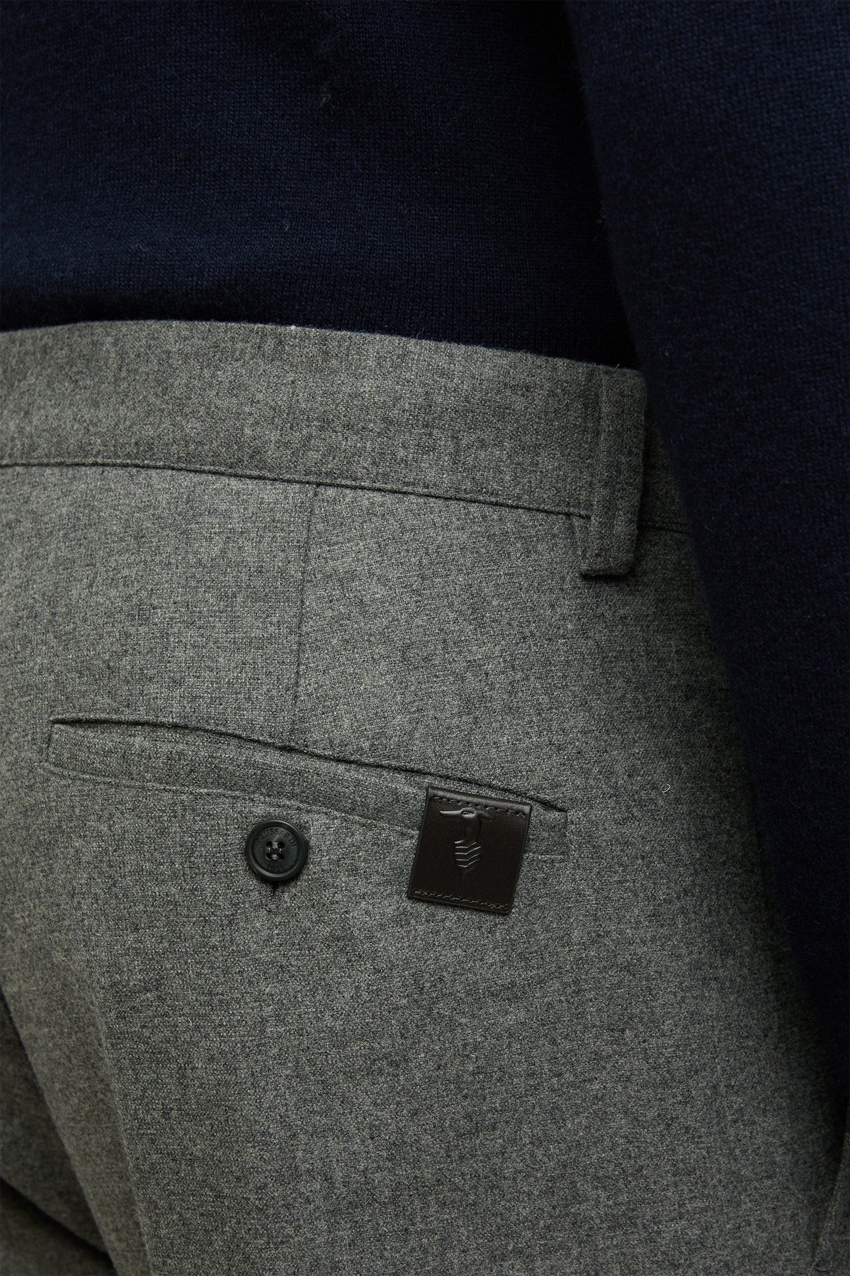Pantaloni 302 in flanella di lana 4|3120e20b8552d06ee33840e7b265ac64cae578397eee9d92844811a4200eb738