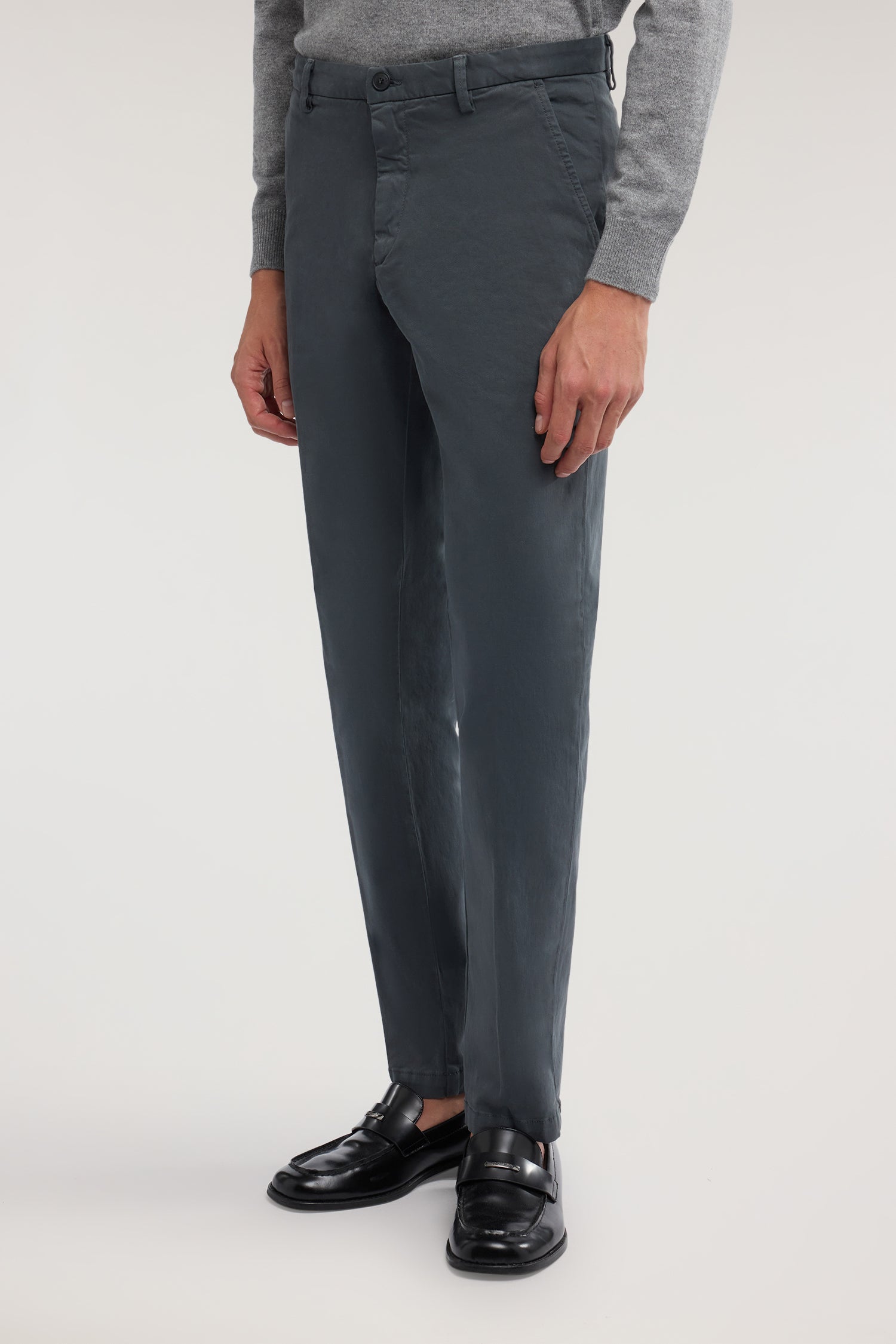Pantaloni 301 Chino Aviator slim fit in gabardina stretch 2|f69440d5ff01a30e60caed7b400962e632b7ee41a17f9c8b09186260378f23fb