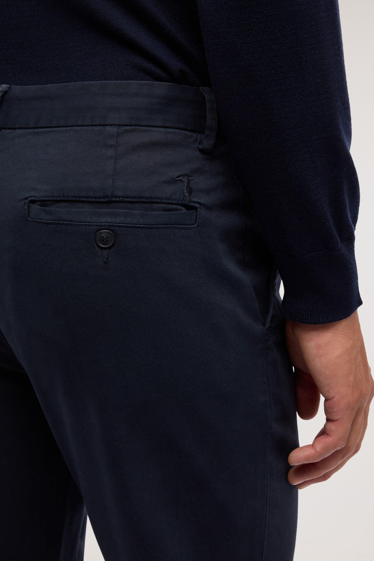 Pantaloni 301 Chino Aviator slim fit in gabardina stretch 1|dae9b7e90811f662531cc082ff312ea189bdb35e24a8e2f365896c064dc2cf50