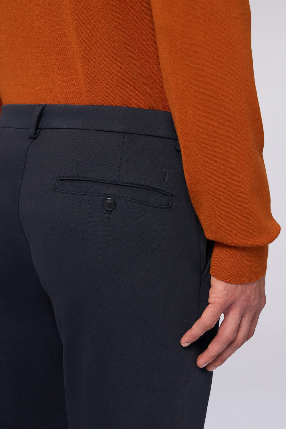 Pantaloni 301 Chino Aviator slim fit in gabardina stretch 3|4d84047526a67066872f9ded3cdecc1947a54487a7ad866fcdf9e0cb2dcecd4d