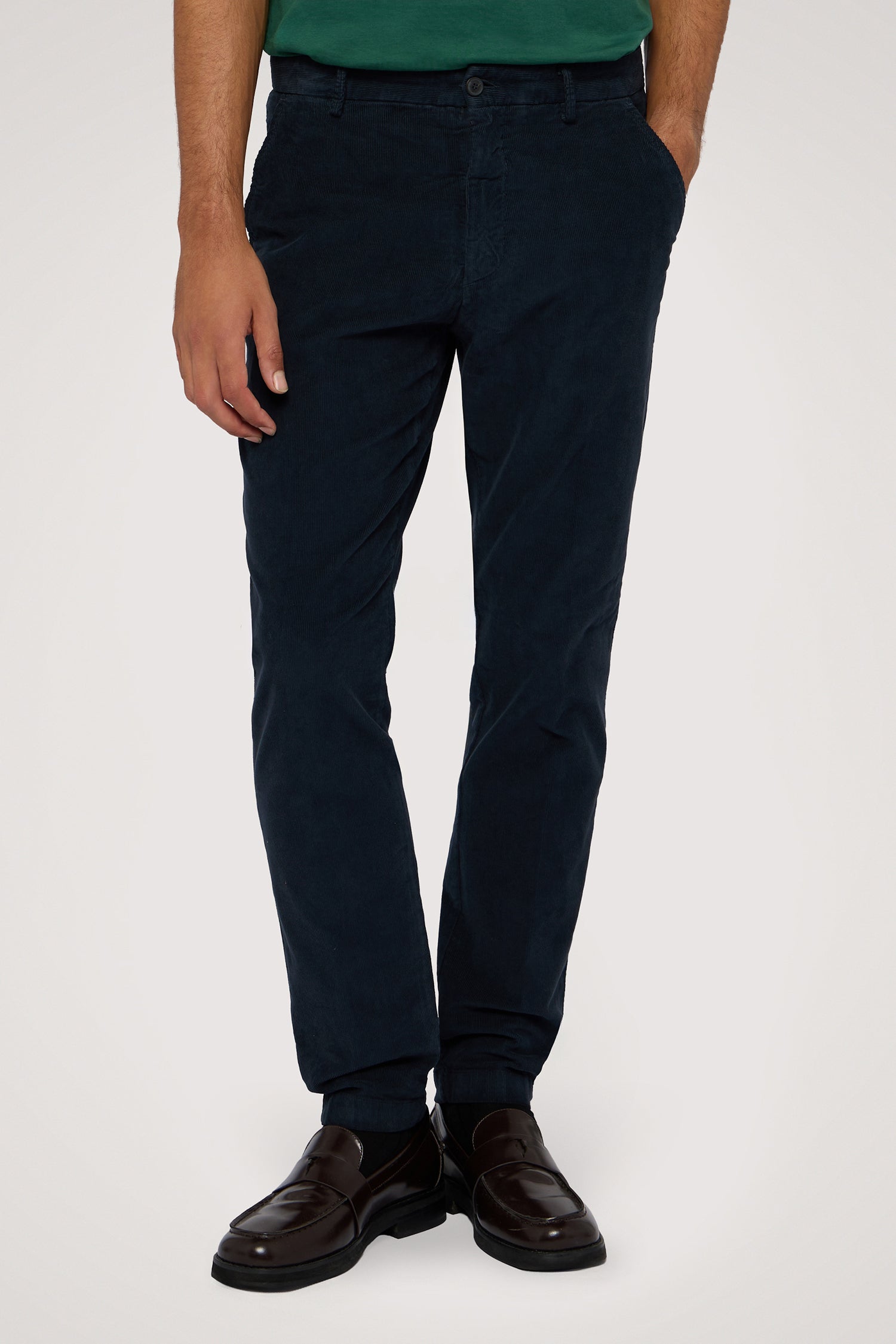 Pantaloni Chino Aviator 301 slim fit in corduroy 1|4e66c6f10af44c37f7c86baa4a6a232f76f3c8a6ca2038e3c4d65c1e242ebf37