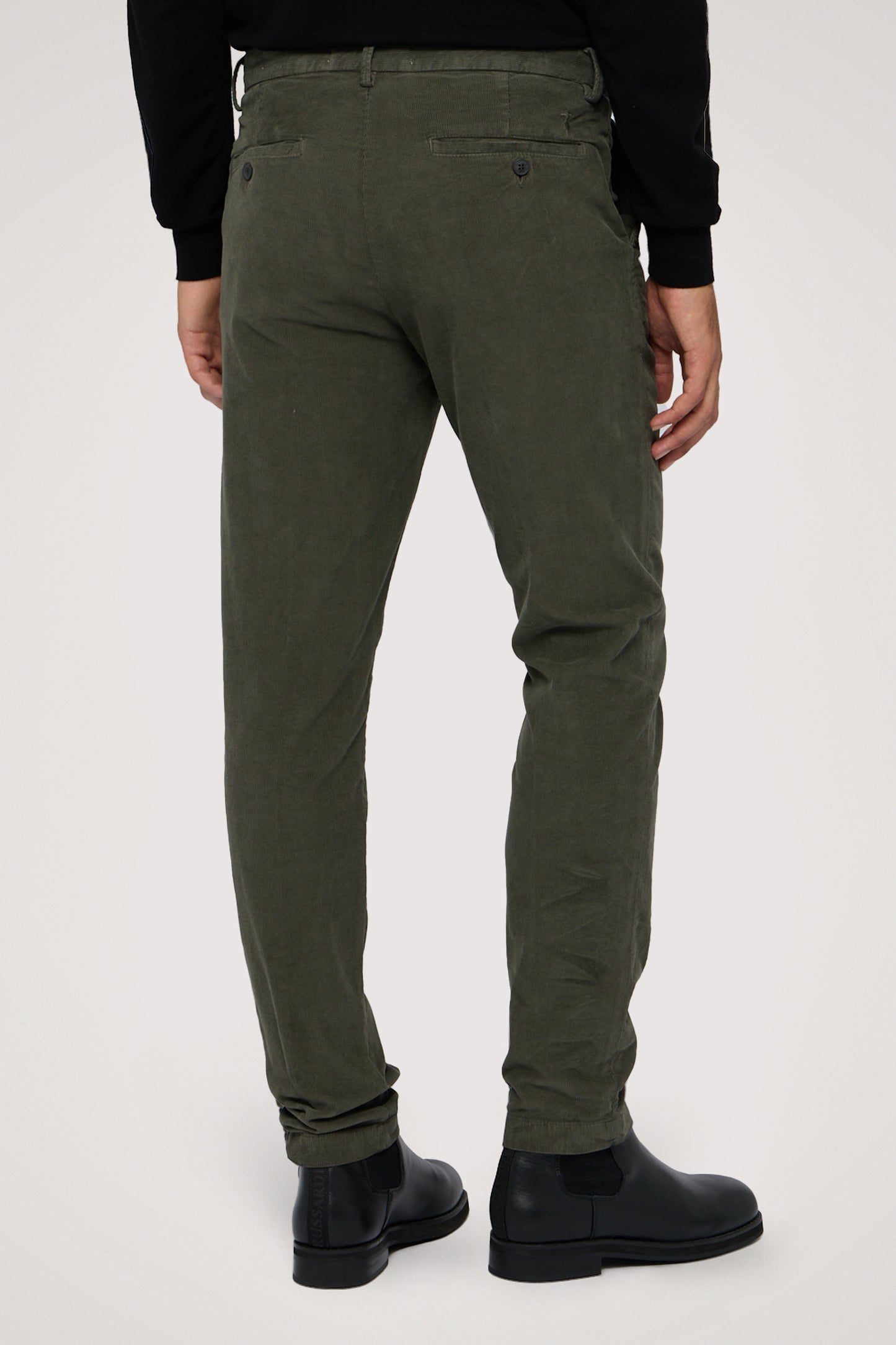 Pantaloni Chino Aviator 301 slim fit in corduroy 2|2108bd87abf7b80c8d0698f30fec459b3ec5f5c2864071209d1f4b5f81377964