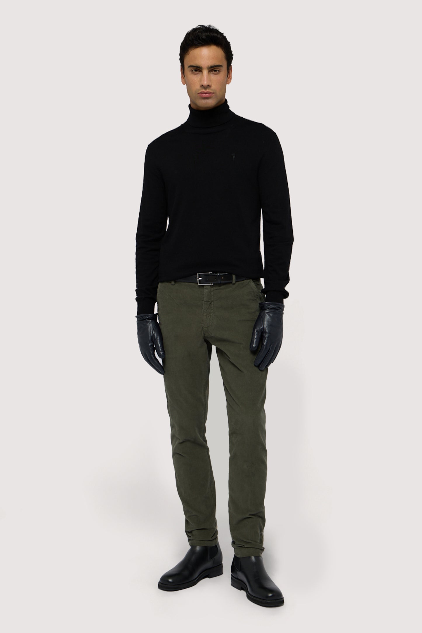 Pantaloni Chino Aviator 301 slim fit in corduroy 4|69758083fa1e34c17f5670ce9d88552102d1d074091b41c1a7ffd5045aee73e2