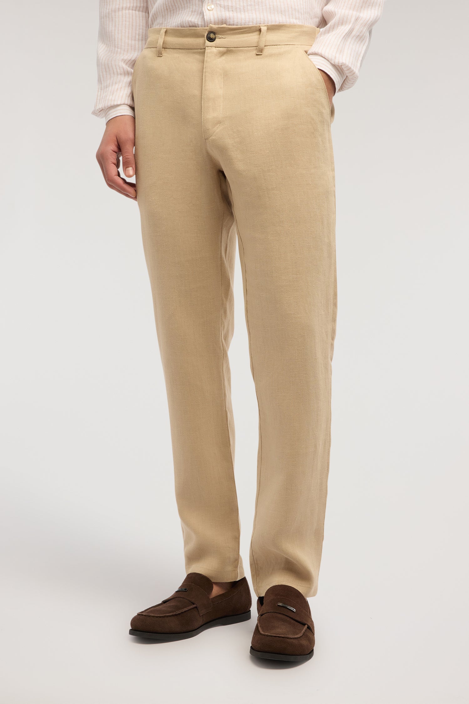 Chino con vita elastica in lino 2|4758787e95e45e184684a3851658a508a0000e5dce8d09b63ec4bbf052a27456
