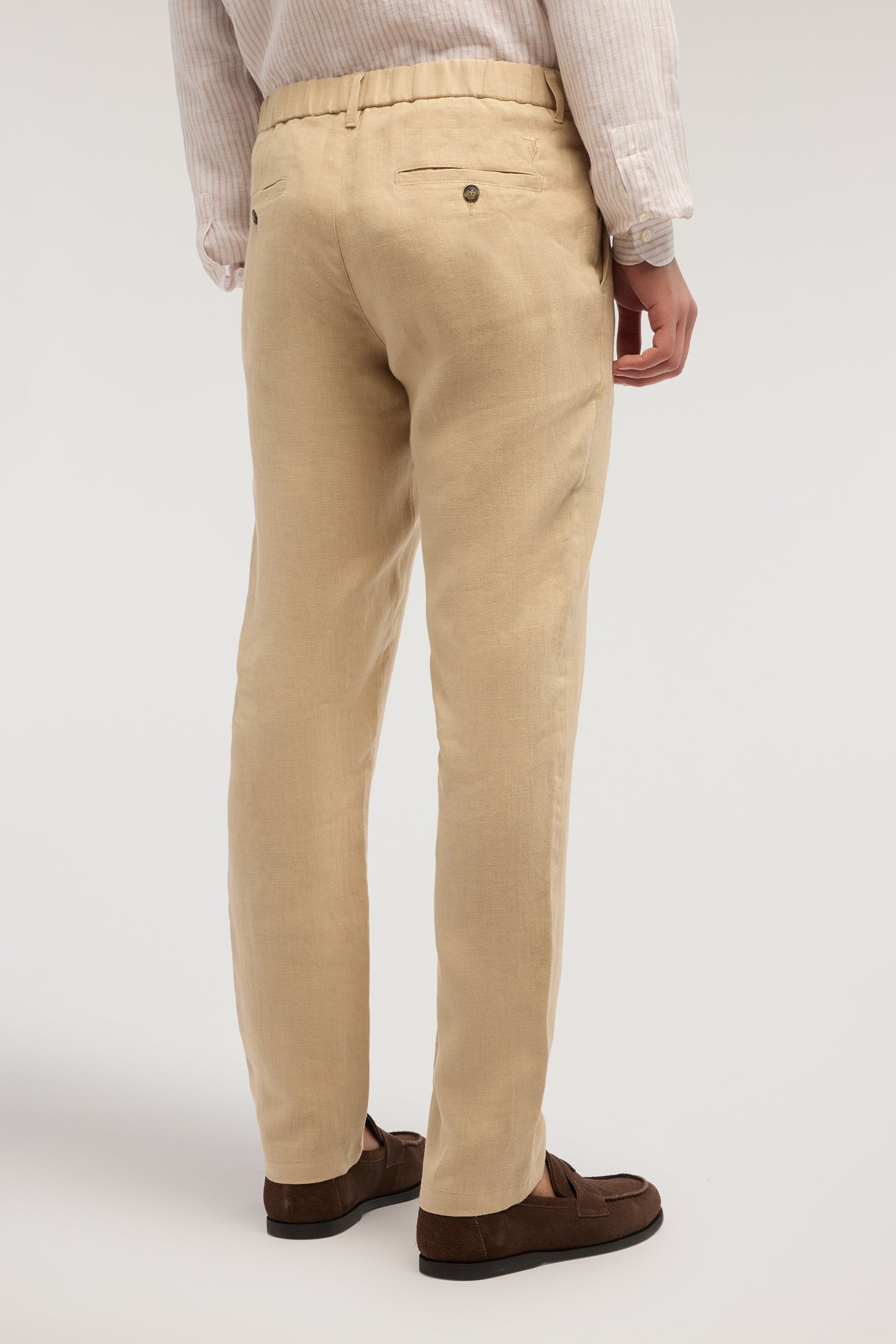 Chino con vita elastica in lino 3|bca58e748355ad26dde7a00dc78225ed01bf00931558e01839b22a2512927708