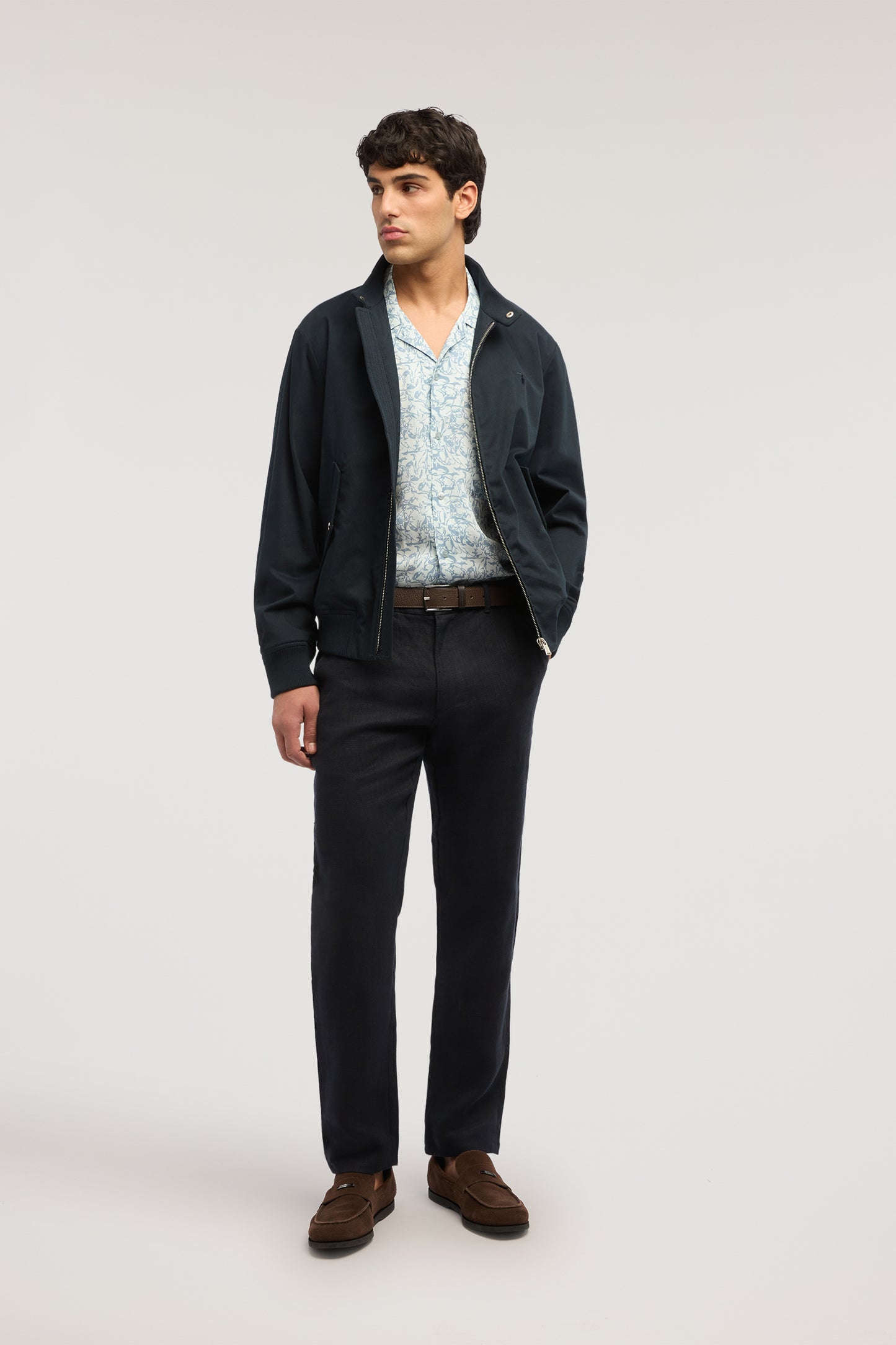 Chino con vita elastica in lino  4|fcbe55577610d69b31a21df1c117fb44cb278a58f2dee6016c021ff7cf02d061