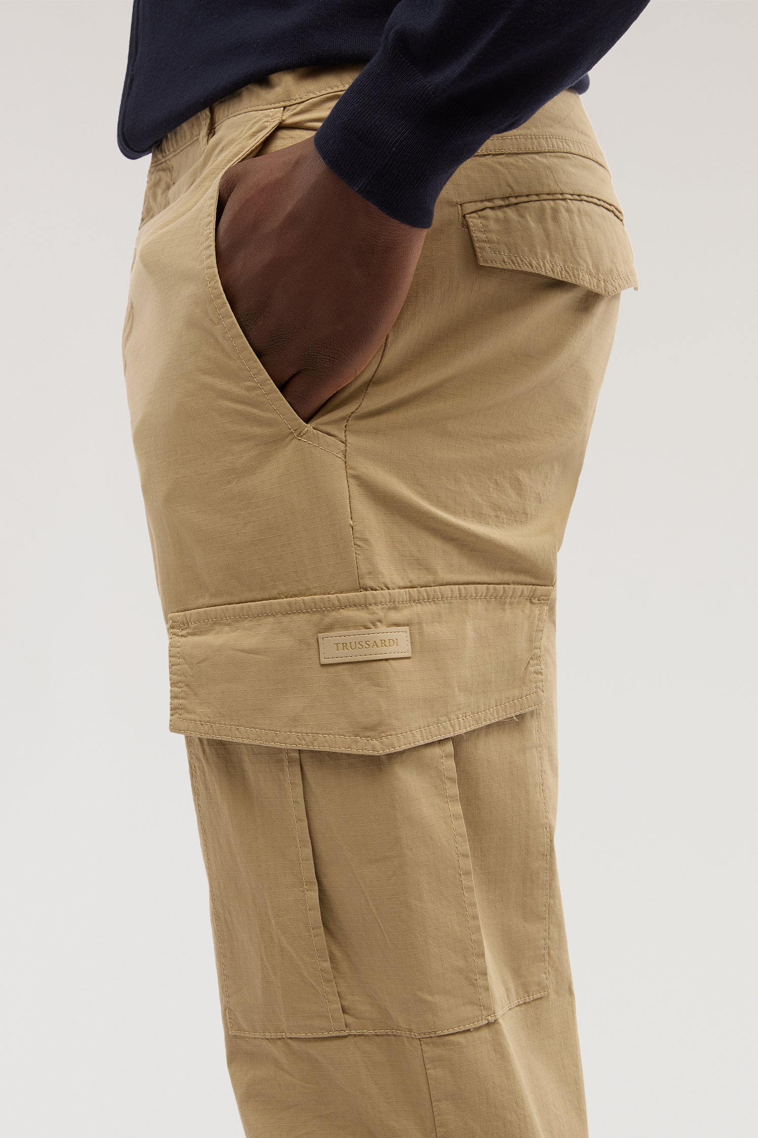 Pantaloni cargo in cotone 3|ccfa0d23e538ff8a6d2b45e2915a09928ca84b5c98c6993ae4599caa104e26cd