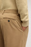 Chino 325 con pinces in raso mano calda 1