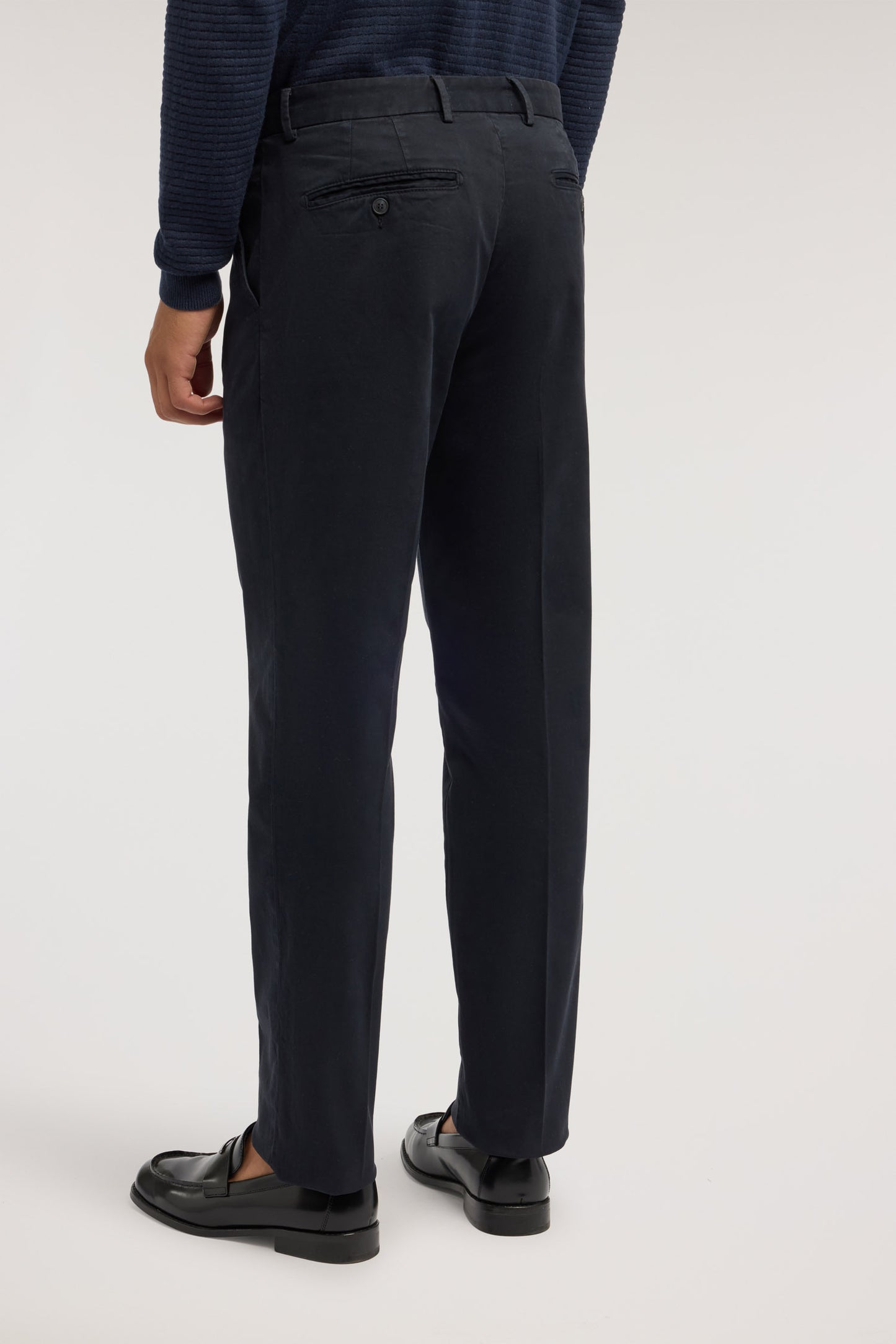 Chino 325 con pinces in raso mano calda 2|1dd6755e49e8c7c908ccde89be9a984609b160d8ab758b24ee9592eec6068474