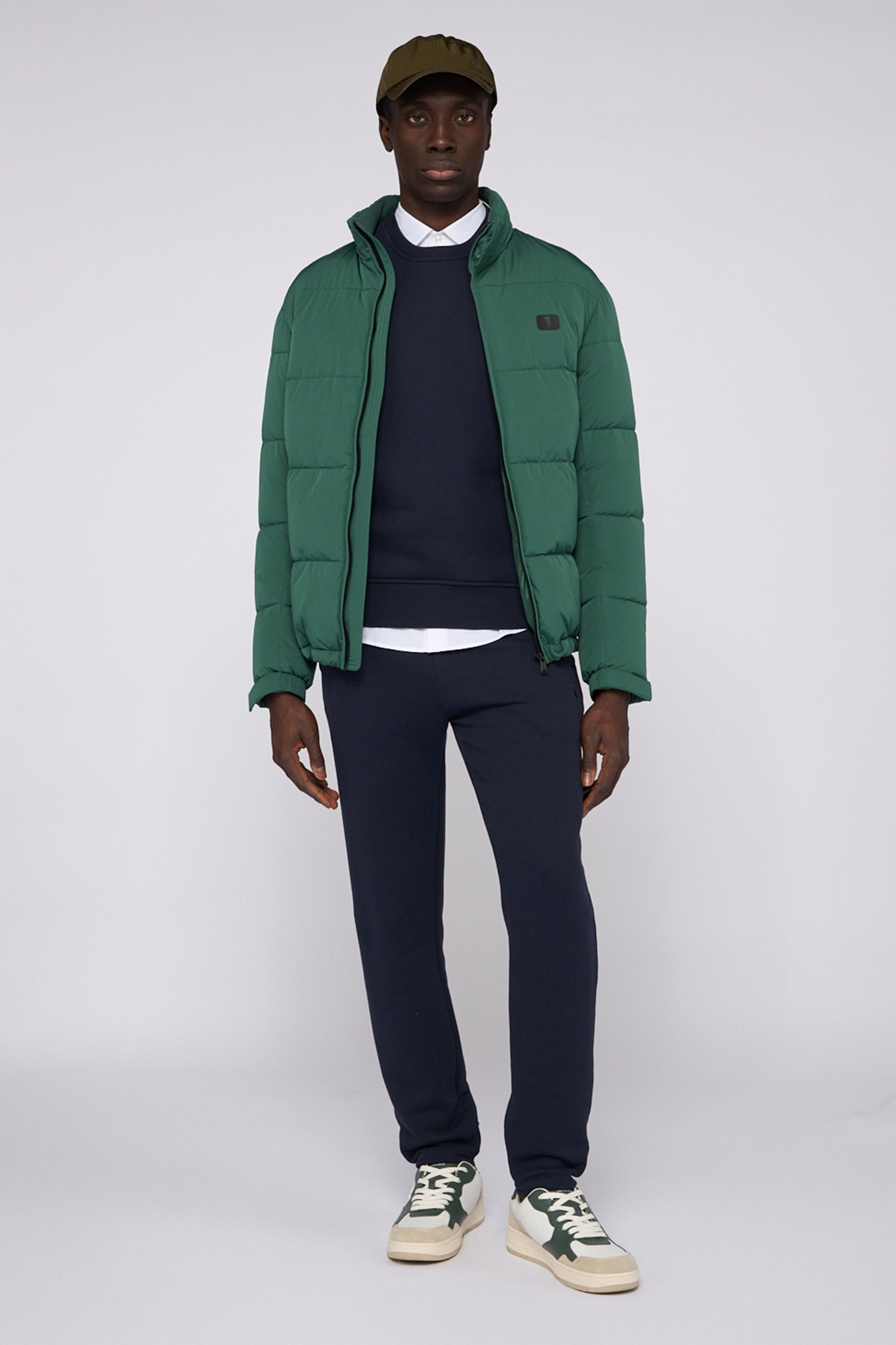 Pantaloni da jogging in jersey con ricamo 4|cbdd6e6c3823d1850aedb0275f72bde569e1569ecdb1fe3df444fb52e8930ad9