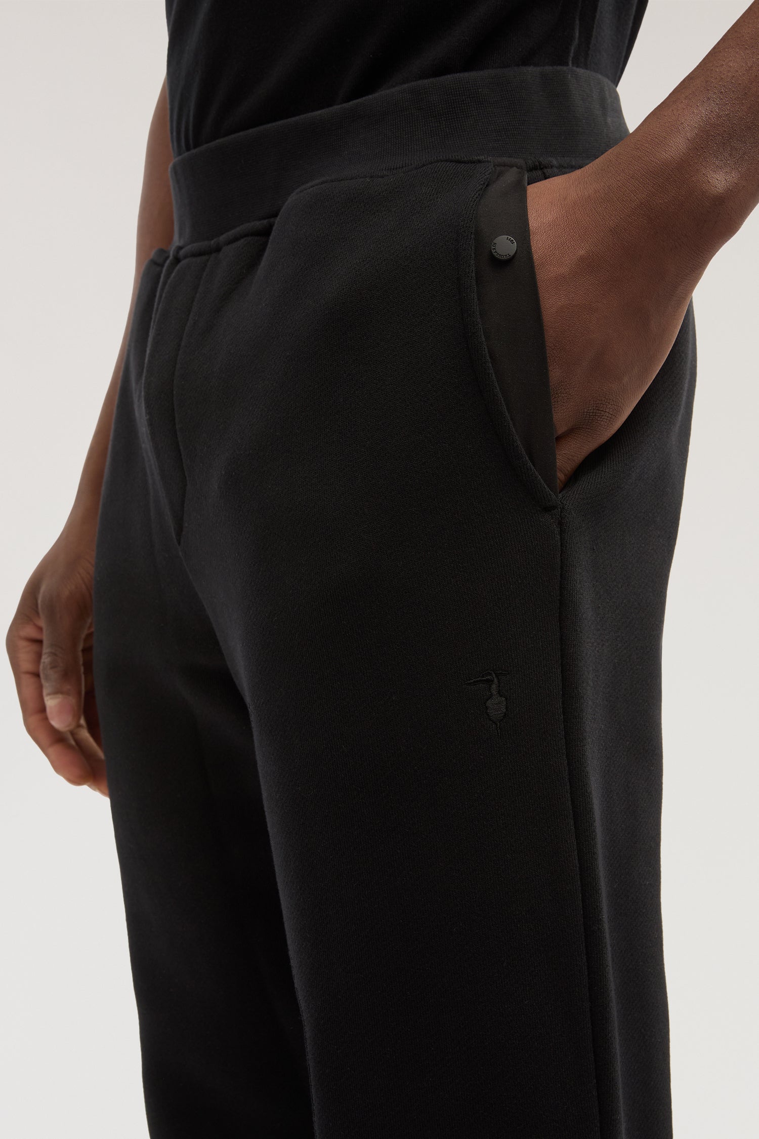 Pantaloni da jogging in jersey con ricamo 3|6cf22a338688843c6e945d1779c99035ebe0cb491c0c8faabdac5a4569760602