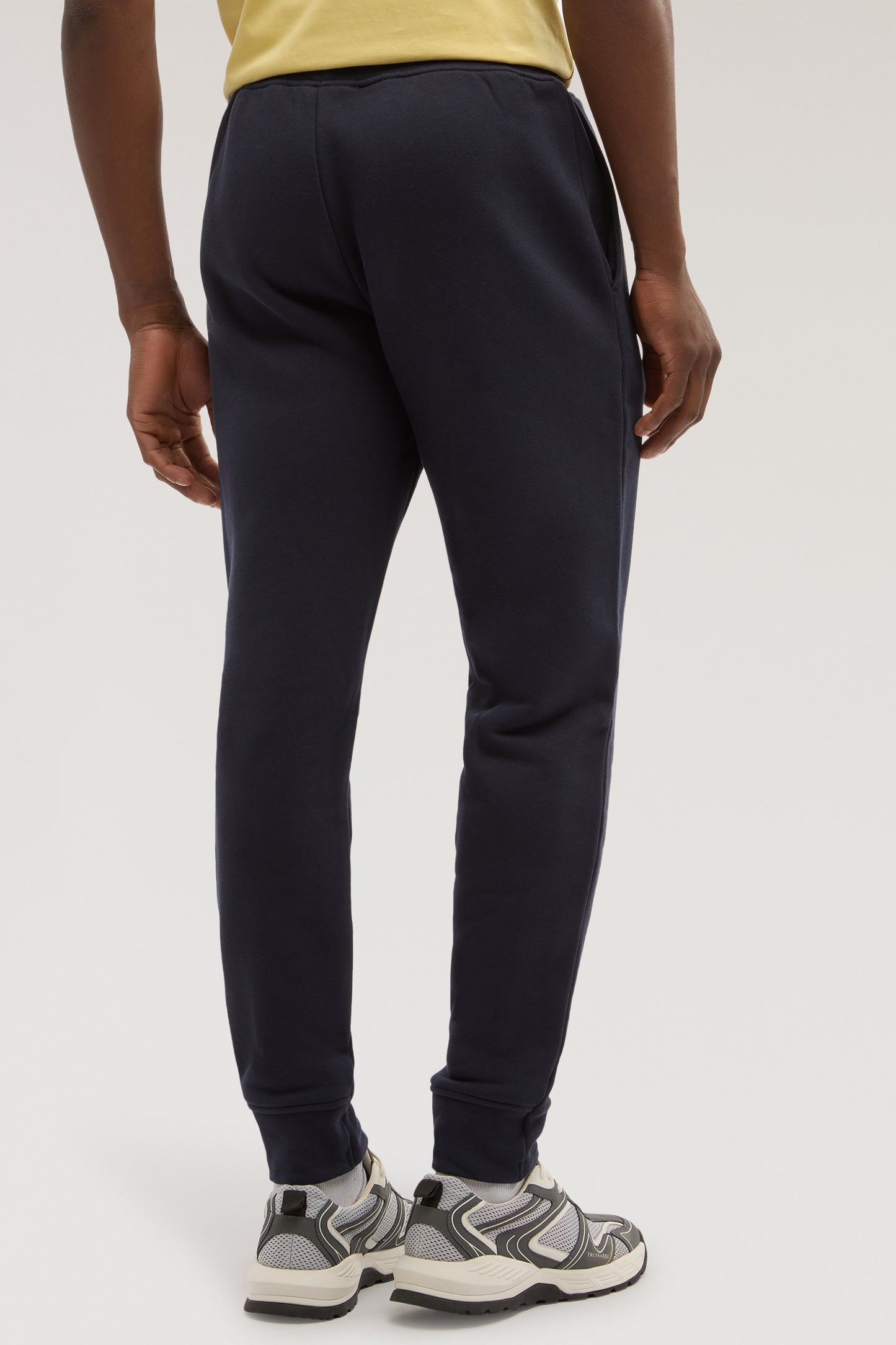 Pantaloni da jogging in jersey con ricamo 2|b8e781003e7d5f0874b4434673f237d2a9c84ffc677ad3129364f9245b5aff7f