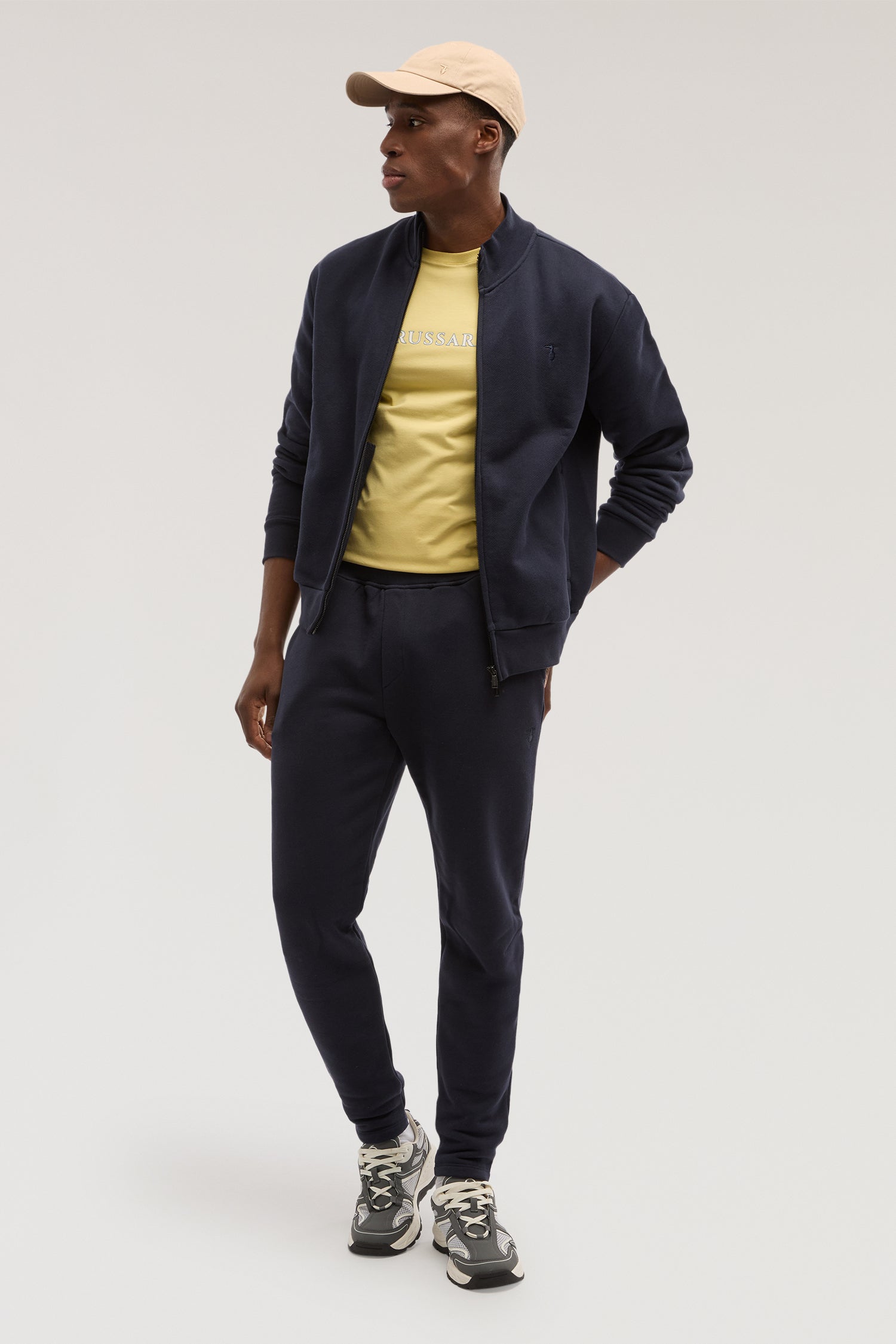 Pantaloni da jogging in jersey con ricamo 3|d0c52279563fa61a51d7cfe49bb454481a5f3f6a08576d92886a2c855e4cb18e