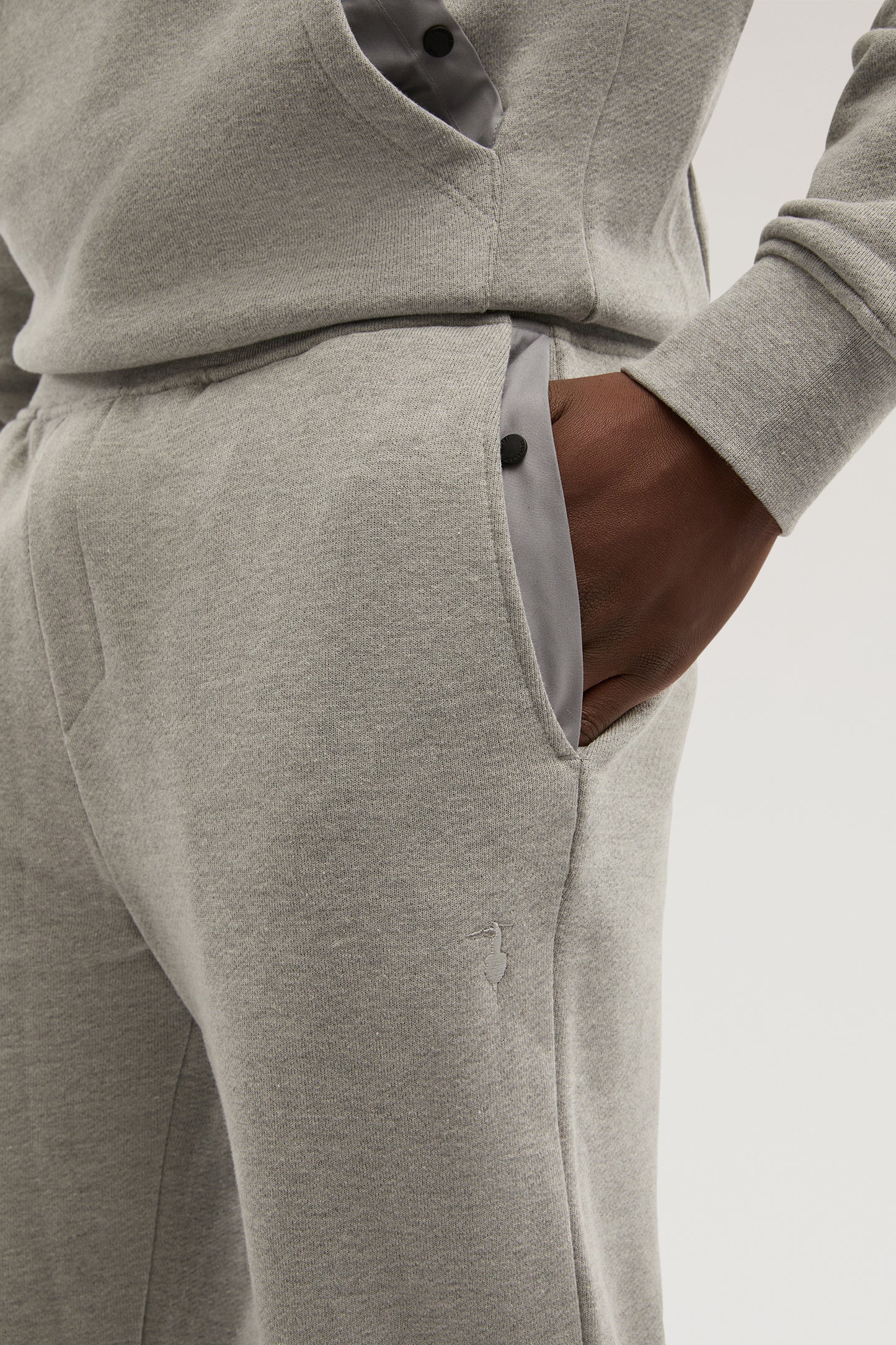 Pantaloni da jogging in jersey con ricamo 3|20efe05fa40653074c4cc5d9f103bb90683638c888bde6a2380f8c919944c783