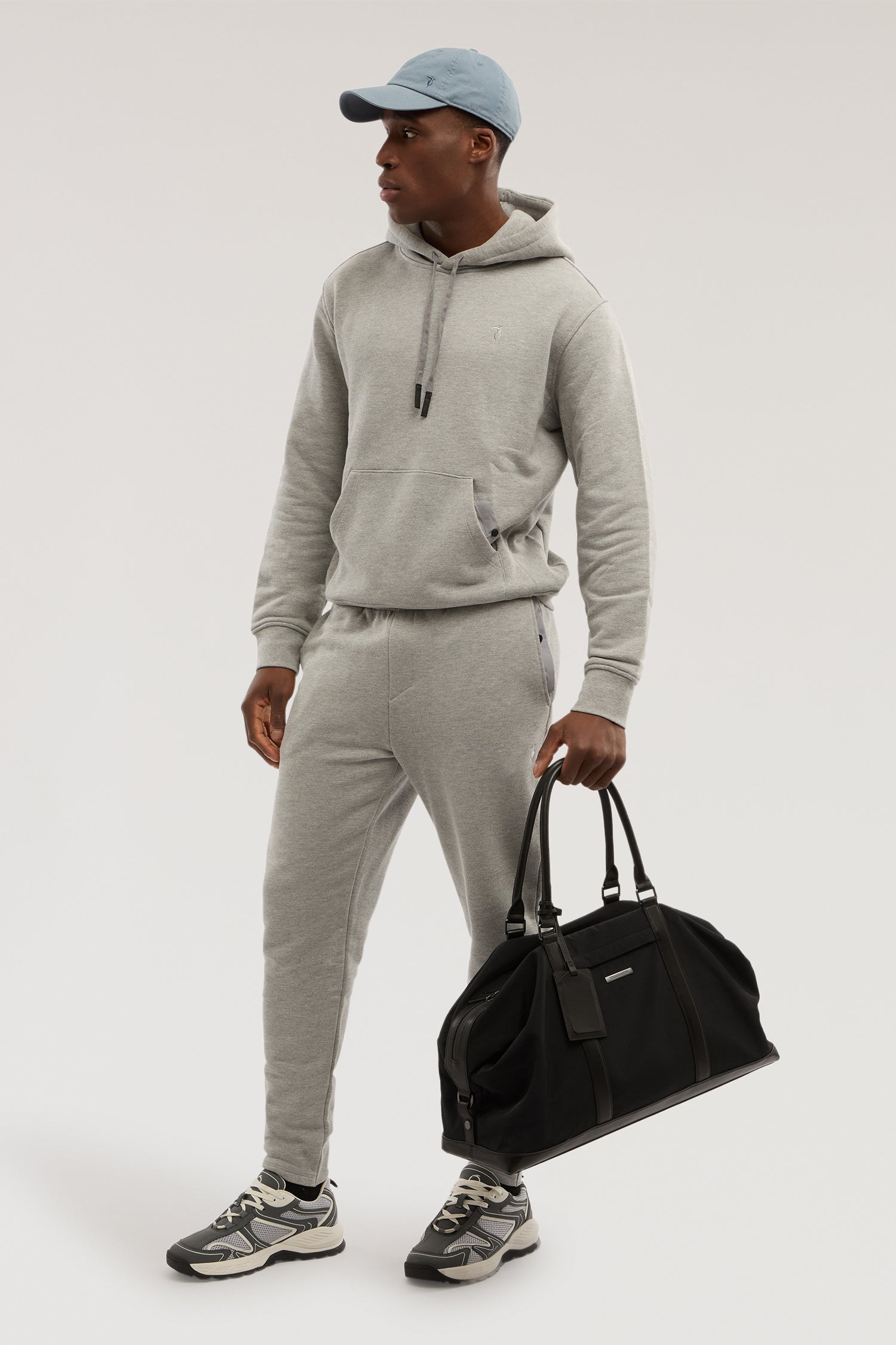 Pantaloni da jogging in jersey con ricamo 4|197c51f38129e5bc94d574fcb4dffd06cf0f8019466f9ae2a5f434ff9f1da748