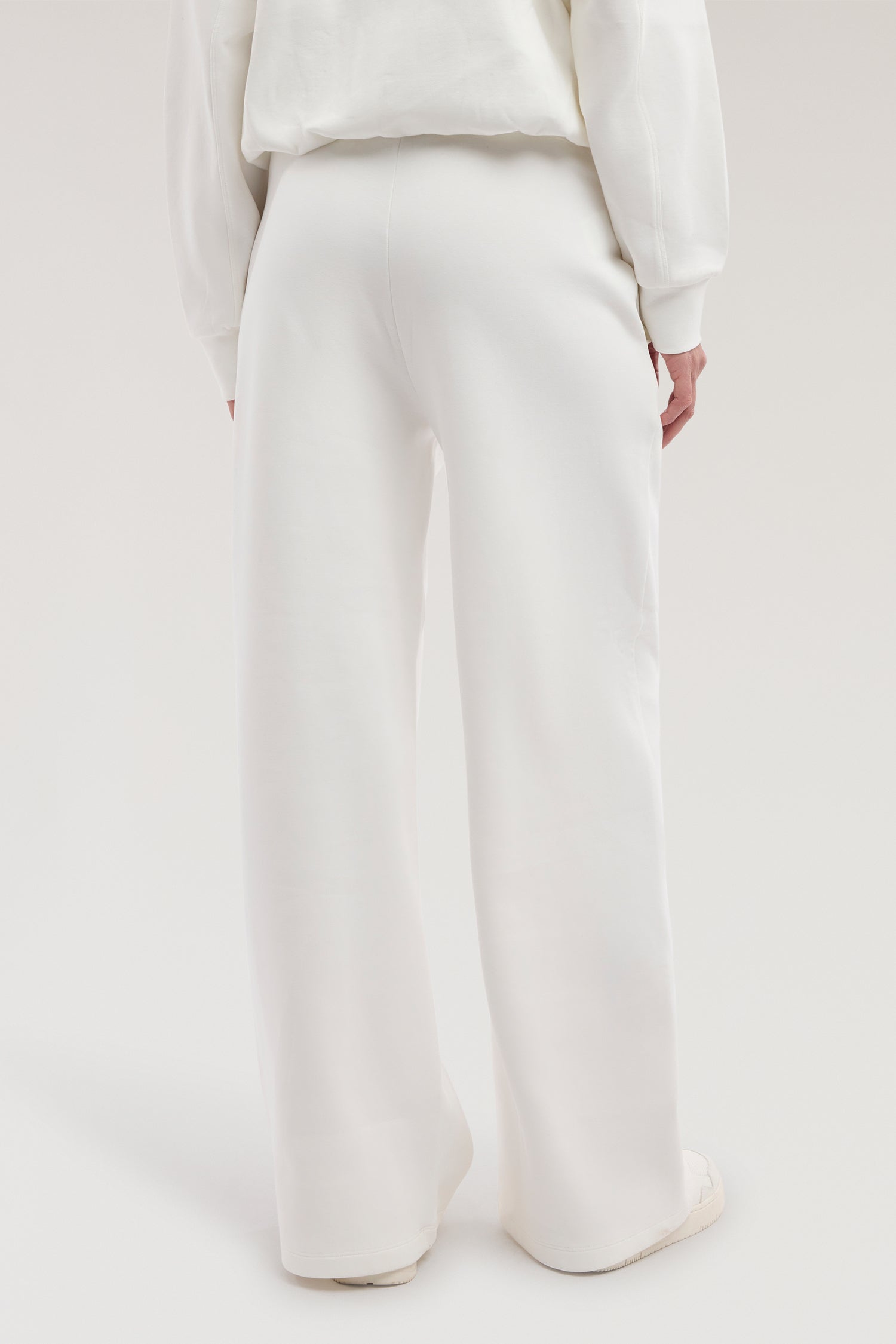 Pantaloni ampi in jersey diagonale 2|cb8525f43151dc974c61751091186b542bb669e234702d54cc703f4795f7ee12