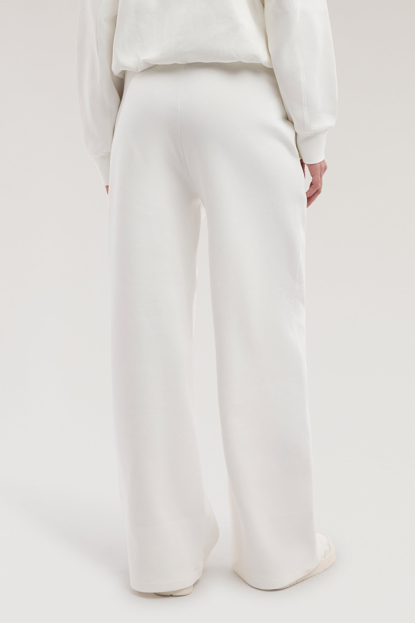 Pantaloni ampi in jersey diagonale 2|cb8525f43151dc974c61751091186b542bb669e234702d54cc703f4795f7ee12