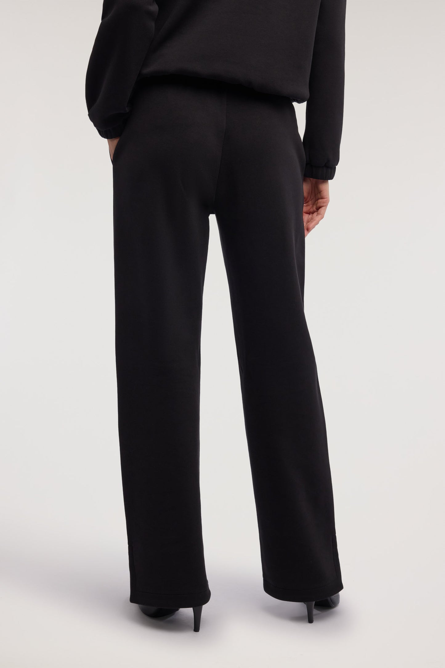 Pantaloni jogging wide in felpa 5|192c8bb549f1820ed34b3ee262cc9af934925e25723a2f9f600406667a70e6ae