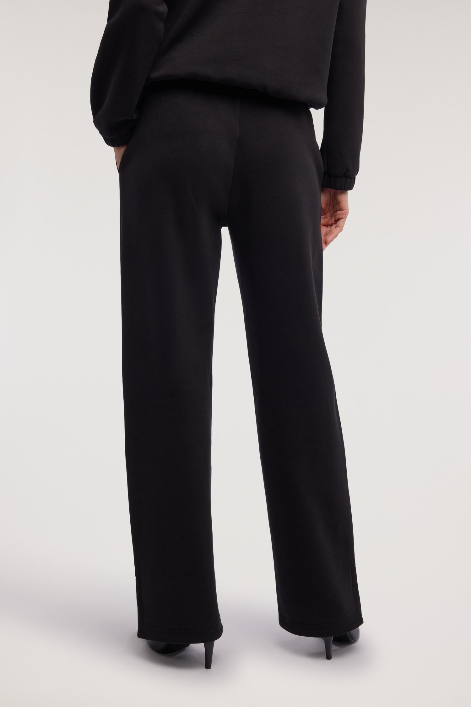 Pantaloni jogging wide in felpa 5|192c8bb549f1820ed34b3ee262cc9af934925e25723a2f9f600406667a70e6ae