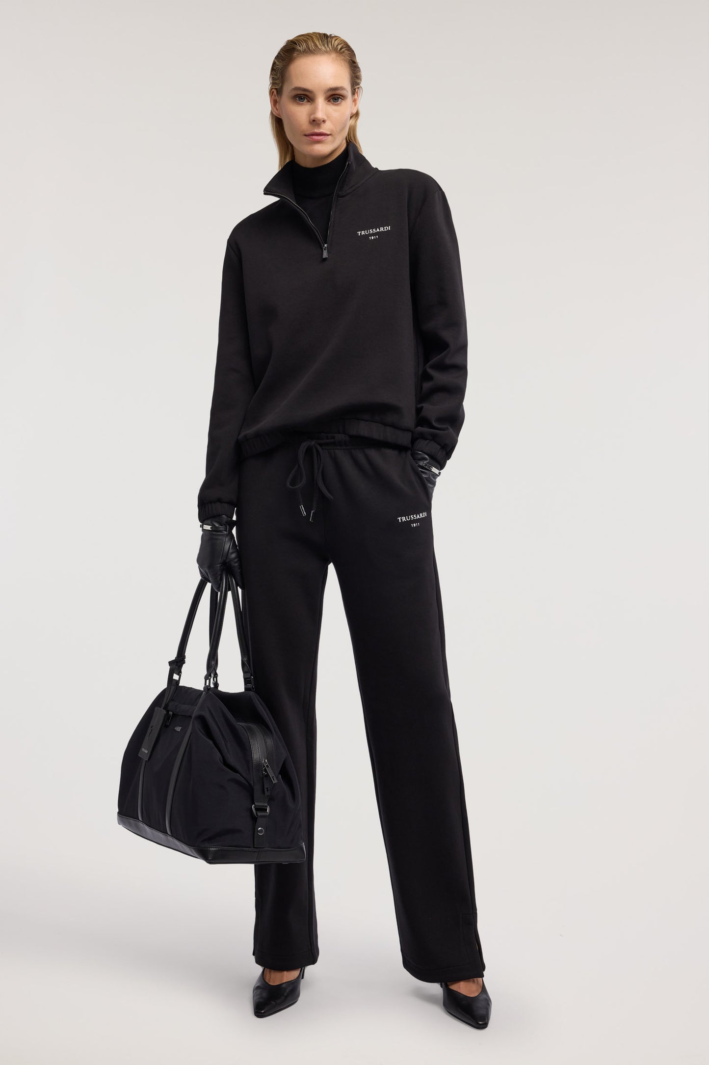 Pantaloni jogging wide in felpa 2|a8012f68cbd69e5c66af1a676a197b271f176d6c9e76b8209bc3172a73321ece