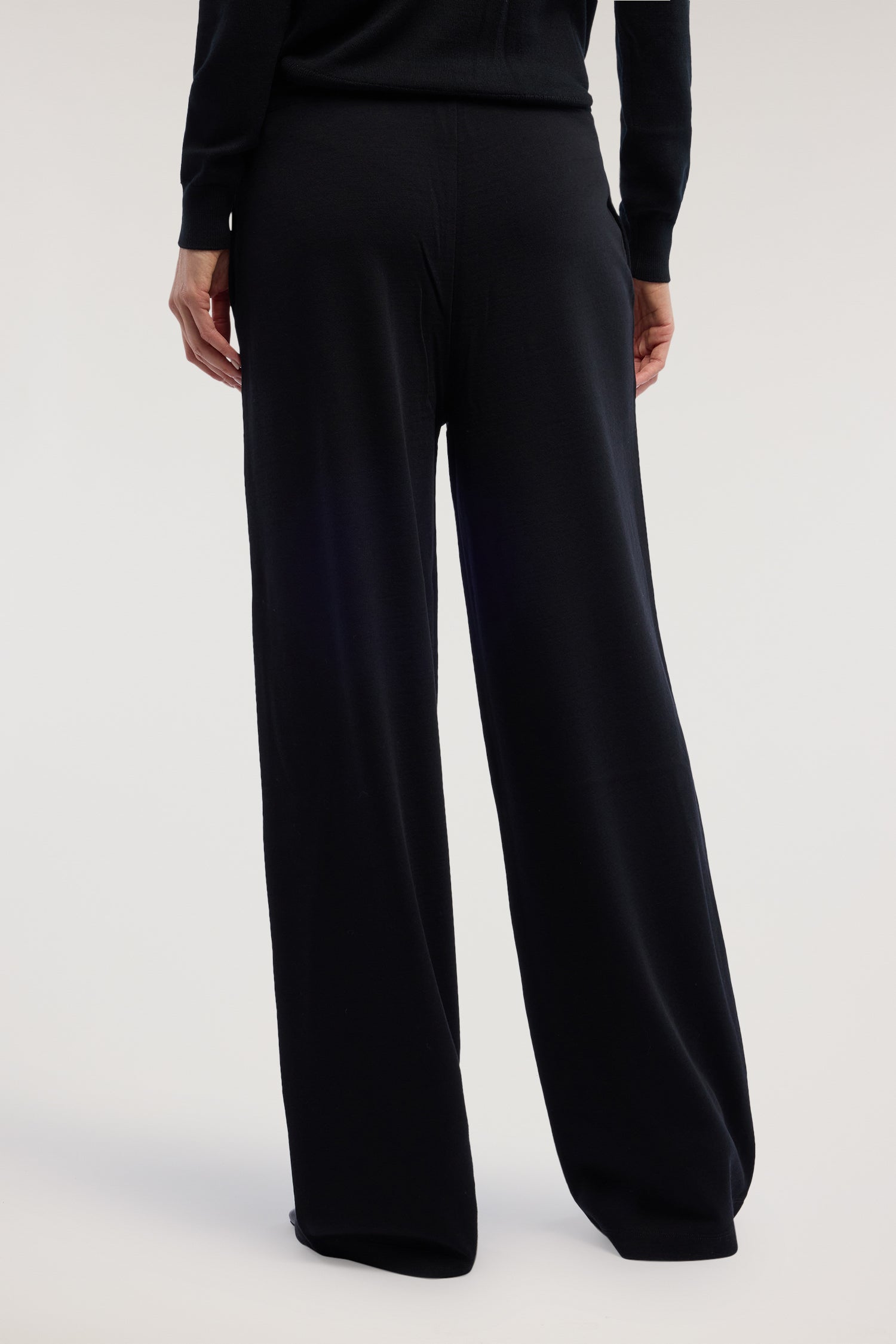 Pantalone palazzo in jersey di lana 4|53619ad832f523f48622342db1fea662daf9795d64a549b99459528200049181