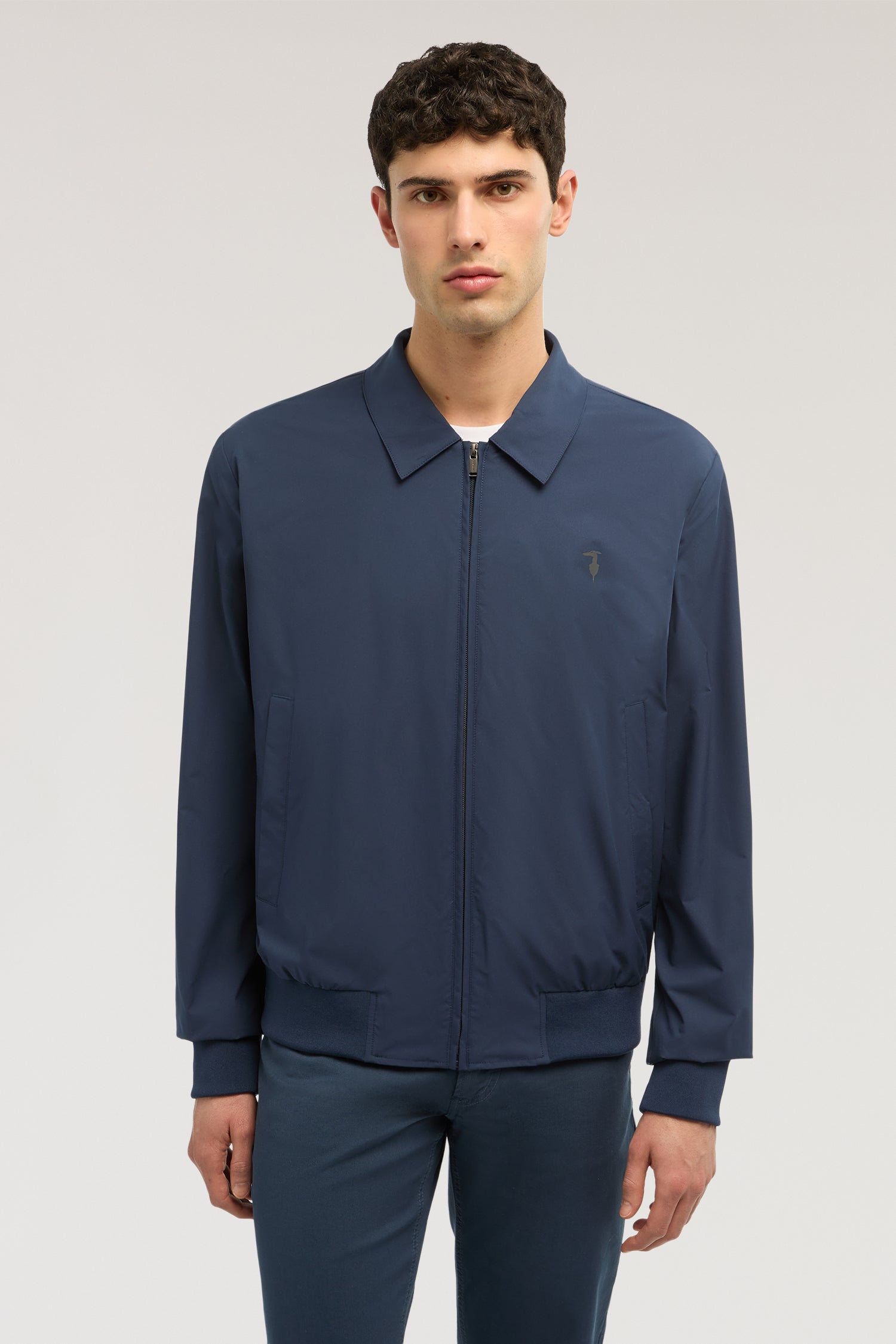 Giubbotto collo a camicia in microfibra 2|e1cdd4e7c63bfe62094b14dff951ca46dfdd8a2393ee337d0bdda1fdc30544f2