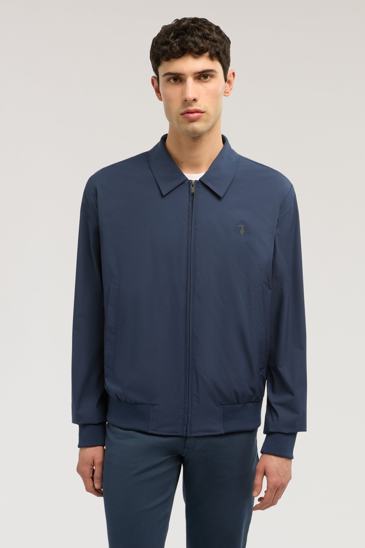 Giubbotto collo a camicia in microfibra 2|e1cdd4e7c63bfe62094b14dff951ca46dfdd8a2393ee337d0bdda1fdc30544f2