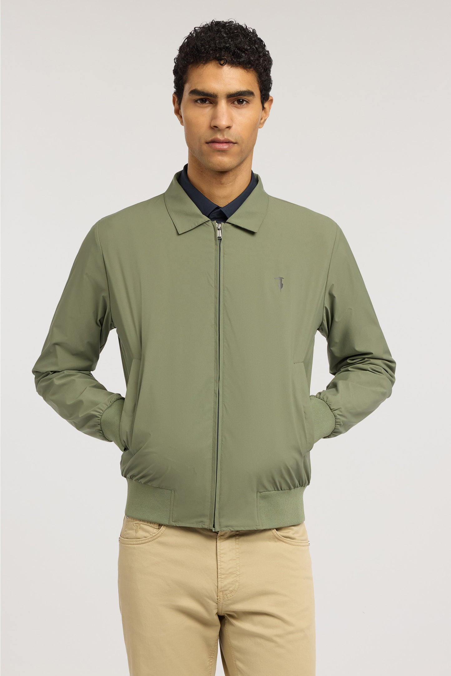 Giubbotto collo a camicia in microfibra 1|4665a28863c8f74ccc4ac8849f38b168e7c84cc1611e5efa22262511102881b8