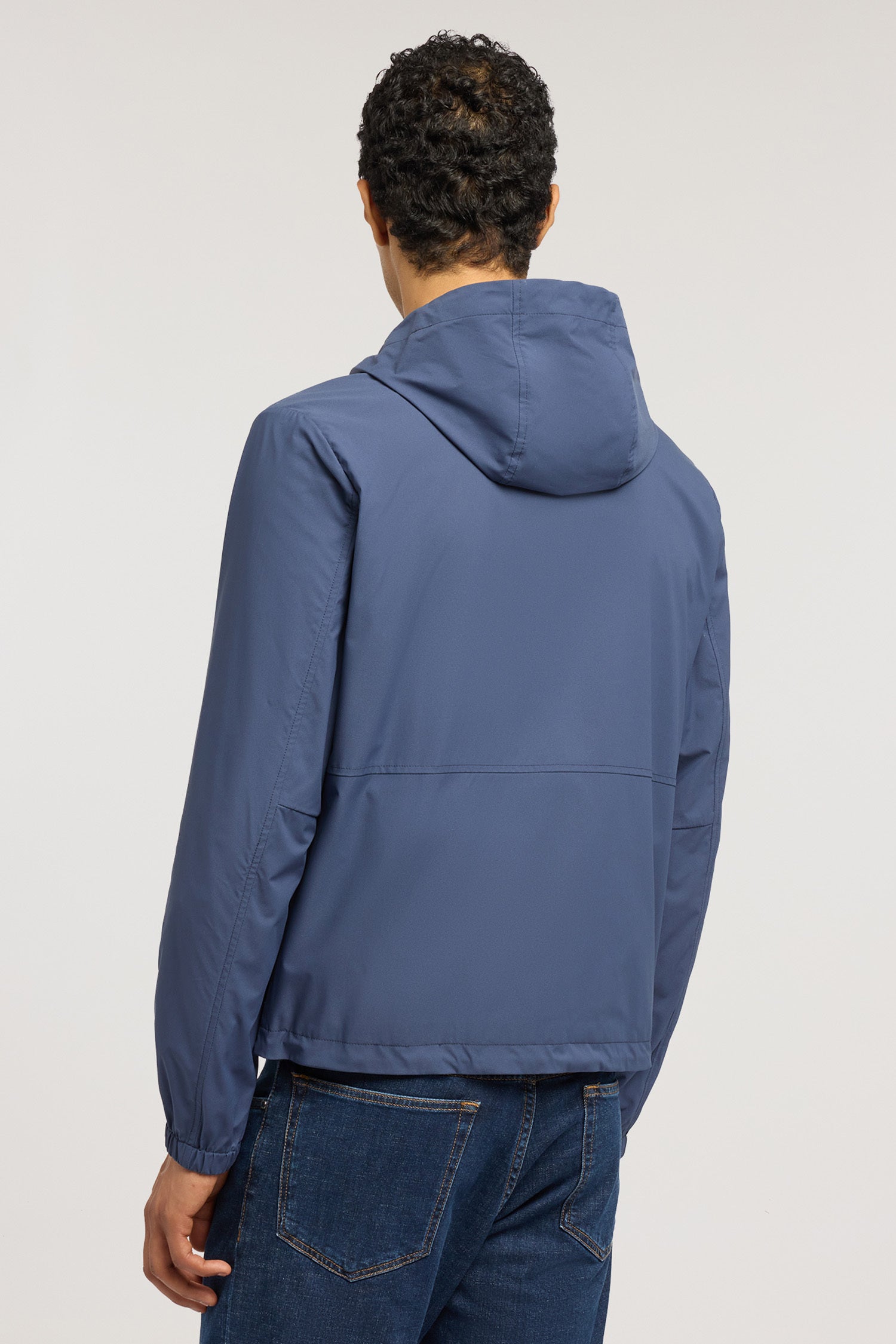 Giubbotto con cappuccio in microfibra 2|16f2212b7ceb5f557425c79e7299f4d09d6f5a03e90a011ee203014cdf165597