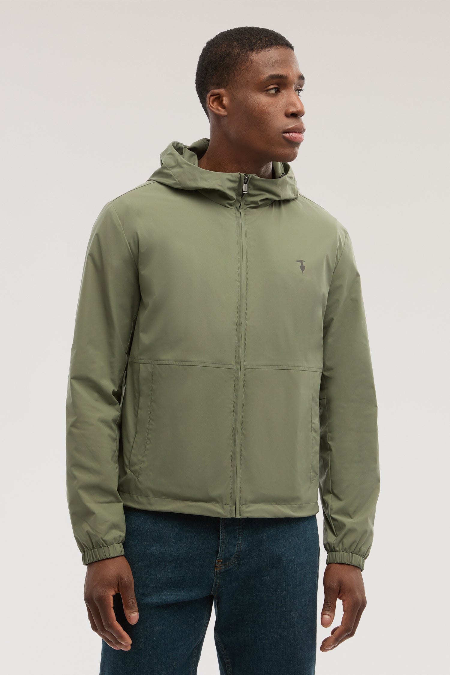 Giubbotto con cappuccio in microfibra 1|9f418af3399702e995aff31ac47b4cd01fbd211ade53bcf5c1ddffac41ce877c