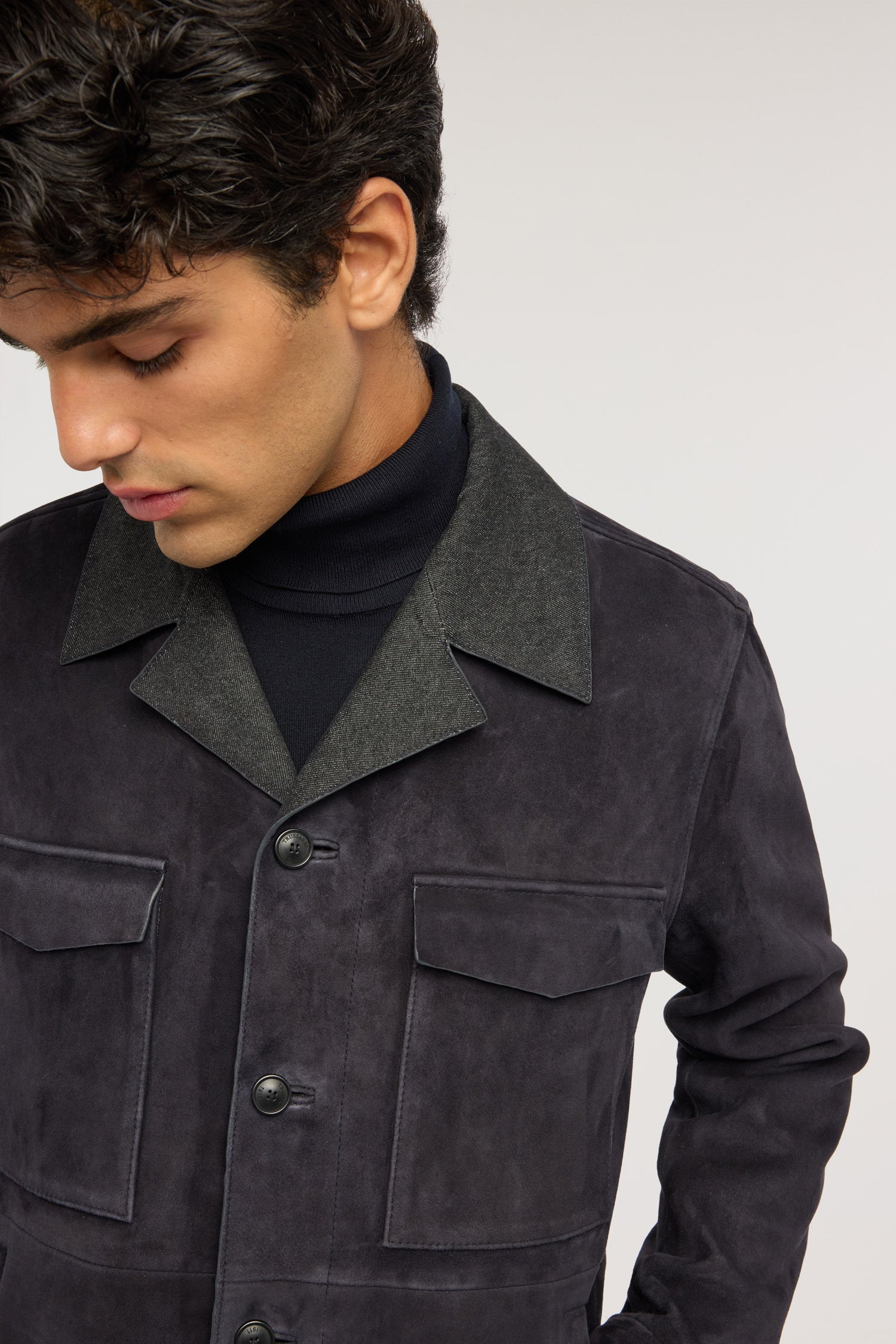 Giacca in suede con dettagli denim 4|691ee321aae19aa76b234d3d4e9360c9f59a588363bc3b628e2ba71cf74e3653