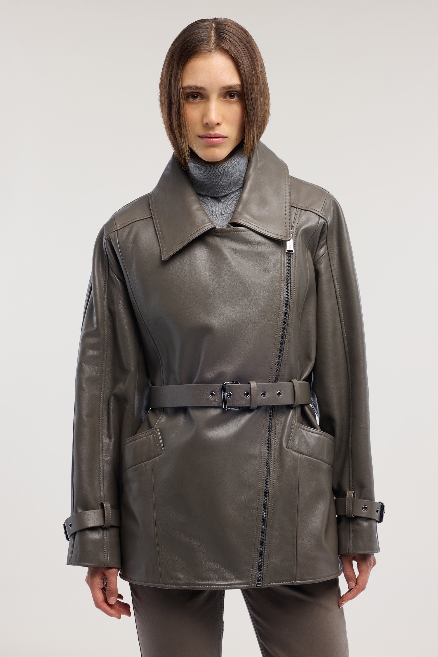 Biker in pelle con cintura 2|b10356f59dca261dbb02475adddea7282e4b68c83c3e45e34dc874d11c28083b