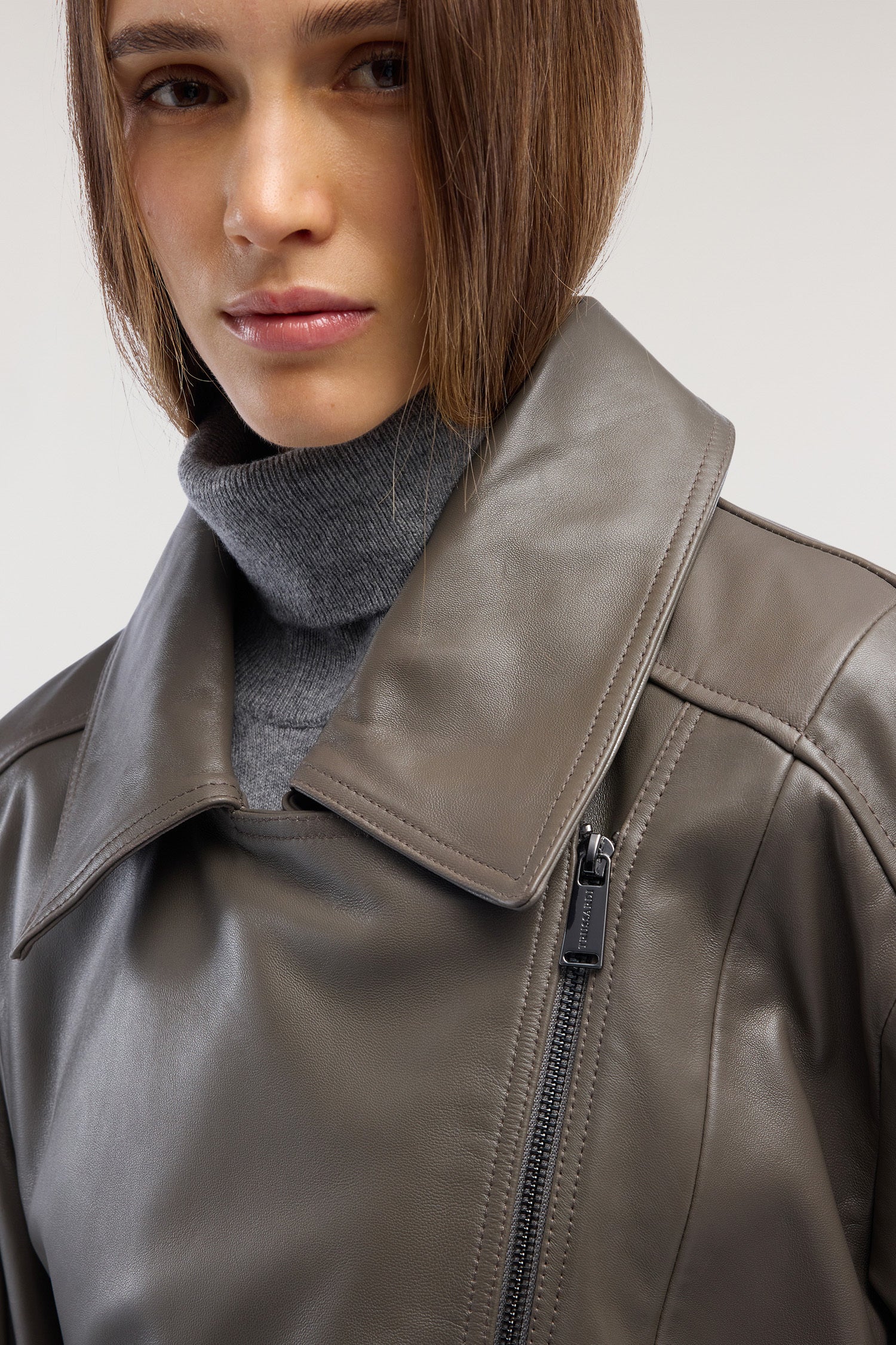 Biker in pelle con cintura 4|6d911f4753c3279ec1863235827c83c4683bd5468794d6d0108f7535808716d2
