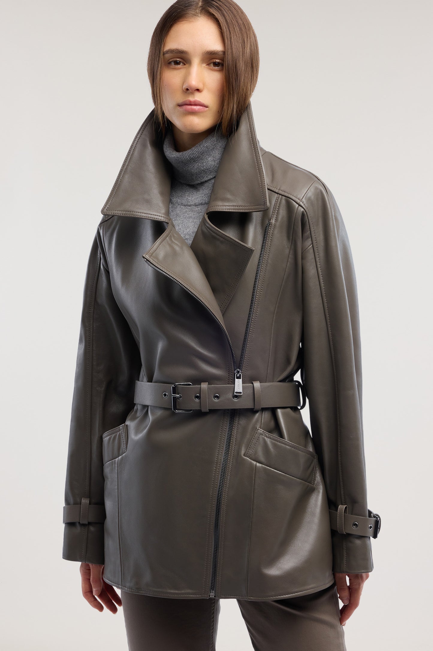 Biker in pelle con cintura 1|adf28bb59eb43f3667705c2b4b5ffe2cef38eeab72b7f9962eddd6cd6f8c6859