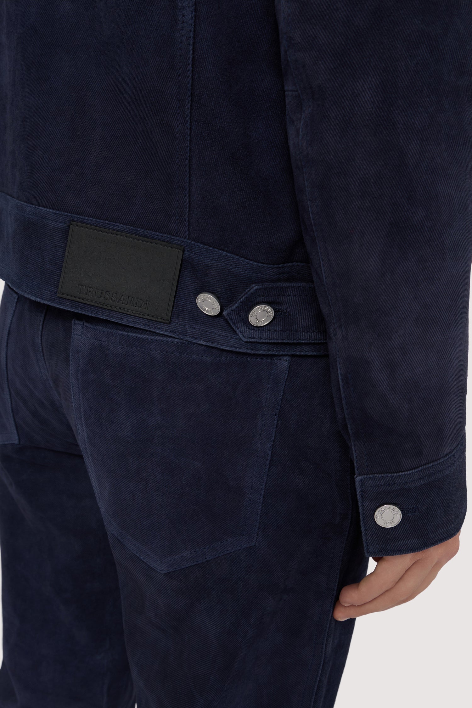 Giacca in pelle scamosciata effetto denim 3|ee09b4cc3ead07197288fcd2a003c3cbab74c50fbcea65adbf699959ae731b82