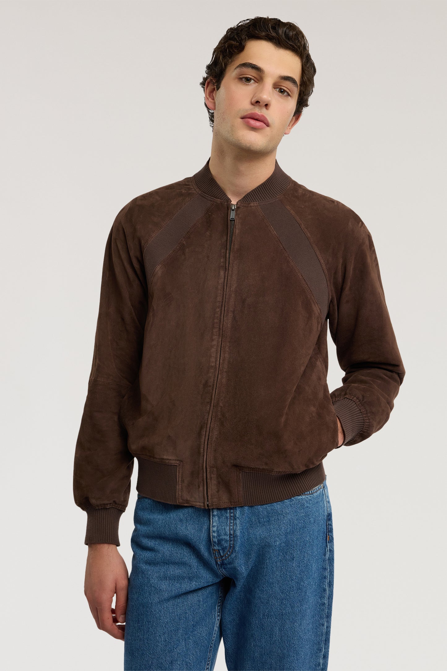 Bomber in suede con dettagli in maglia 1|0116a57aa20fc06ca93acc34e4e89117799969c7b2140a952406c7c5d3cb0ab5