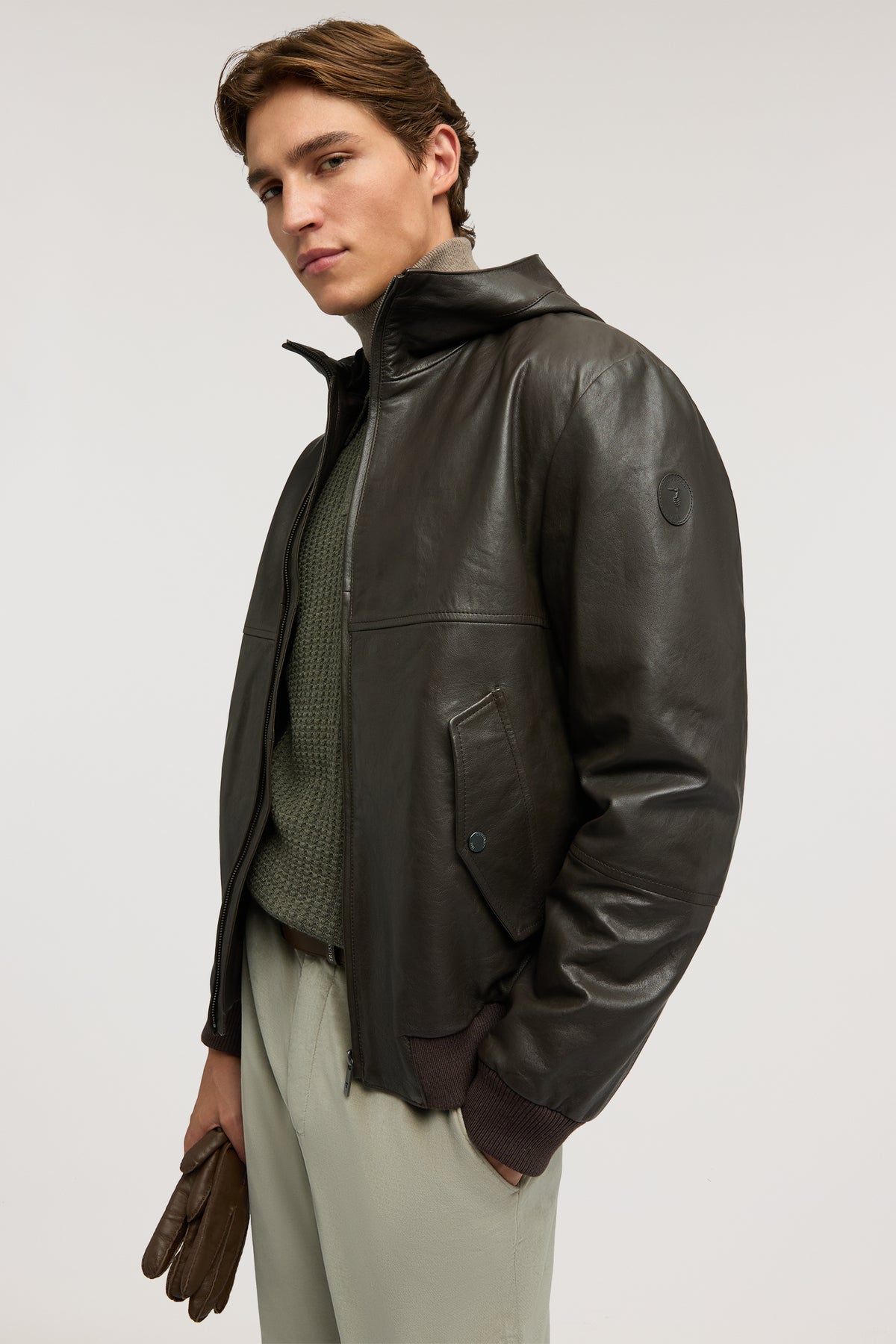 Blouson in pelle con cappuccio e patch 2|ba24680b3a003c721b395c73db48f86683769f39a7a5d711615902a6d4c73d24