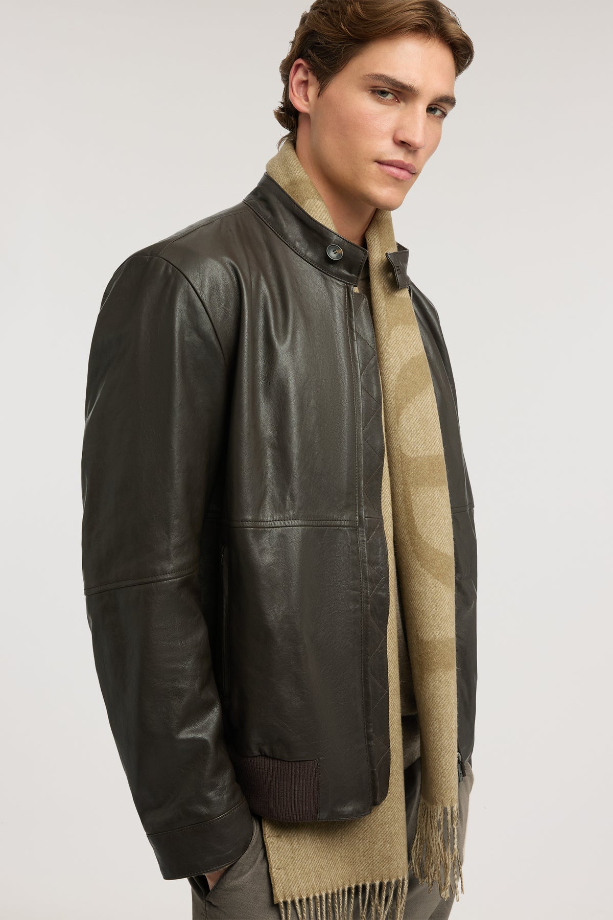 Giacca in vera pelle con patch levriero 2|f33c5df4549b3ec41871595bbb07c8576ffc8ec8f11d23580d751362583272fe