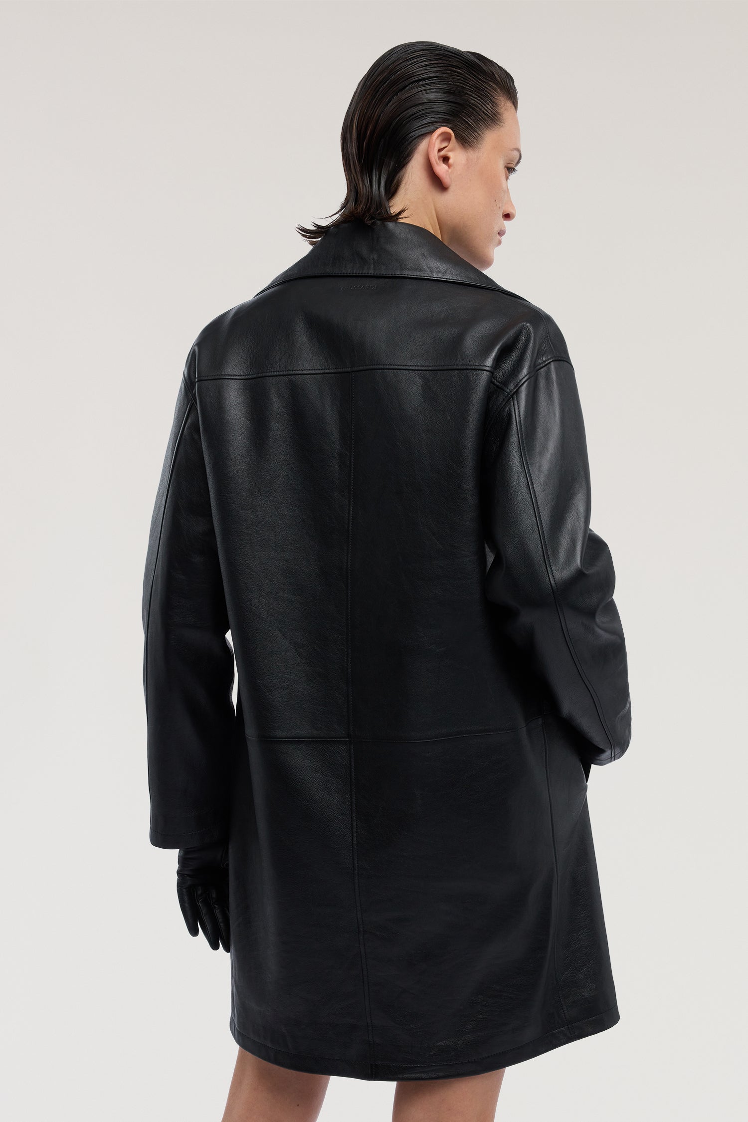 Trench doppiopetto in pelle 3|f496e1b1016ae0f4b4a1def56071bd1ba333c323762139c925fbfaa3df6dcc51