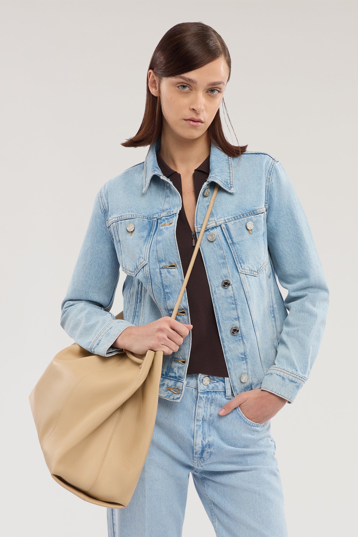 Giacca in denim bleach 4|8a2415662930ec9030a25d3b22c89715c45fb923d875165d5fb67d710985bb22