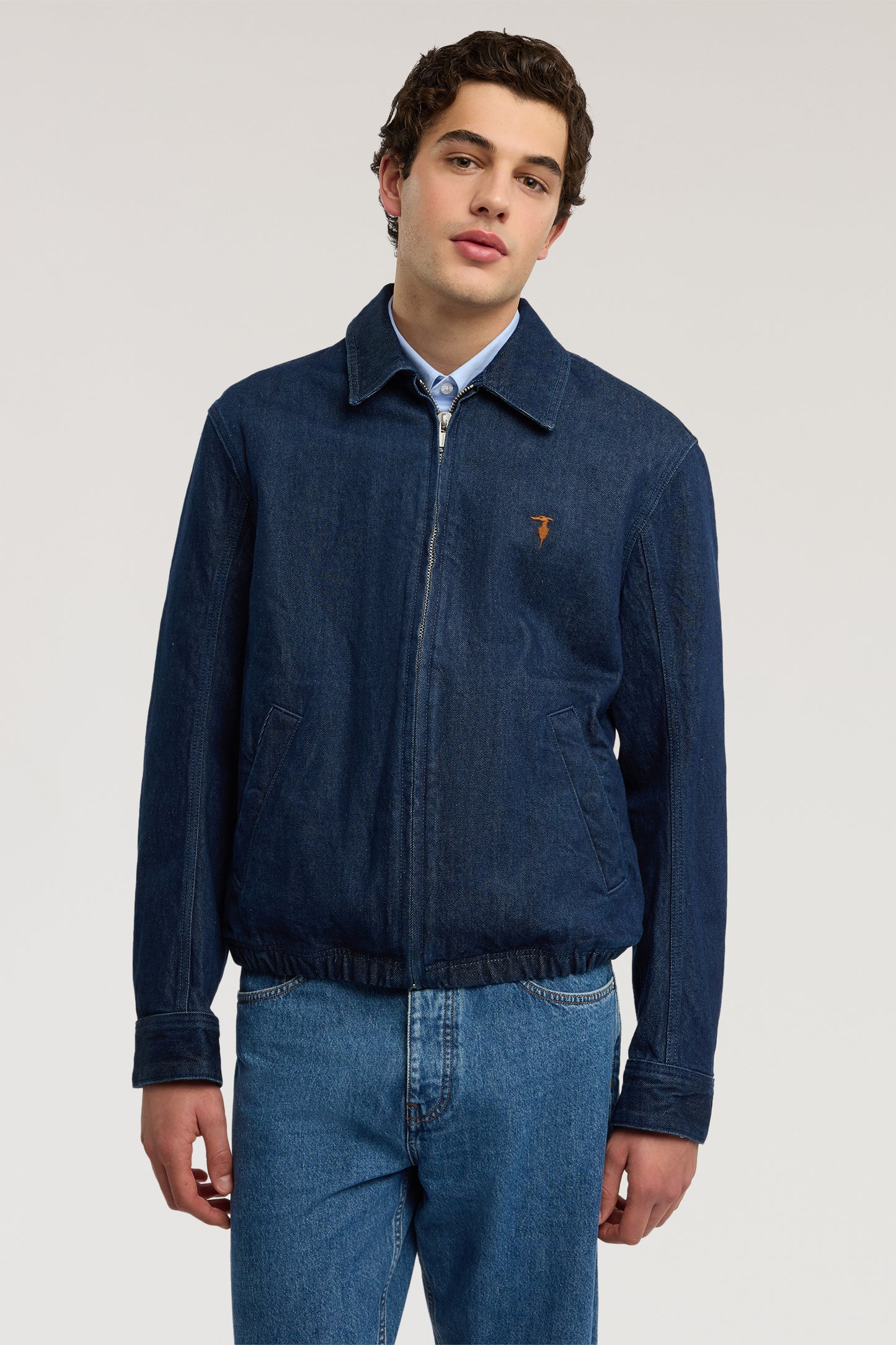 Giacca in denim 1|e84e5097ba070c5fc3686ca5a3e1f8f83c3ce29129aa4432ff9f16c40e9f6f55