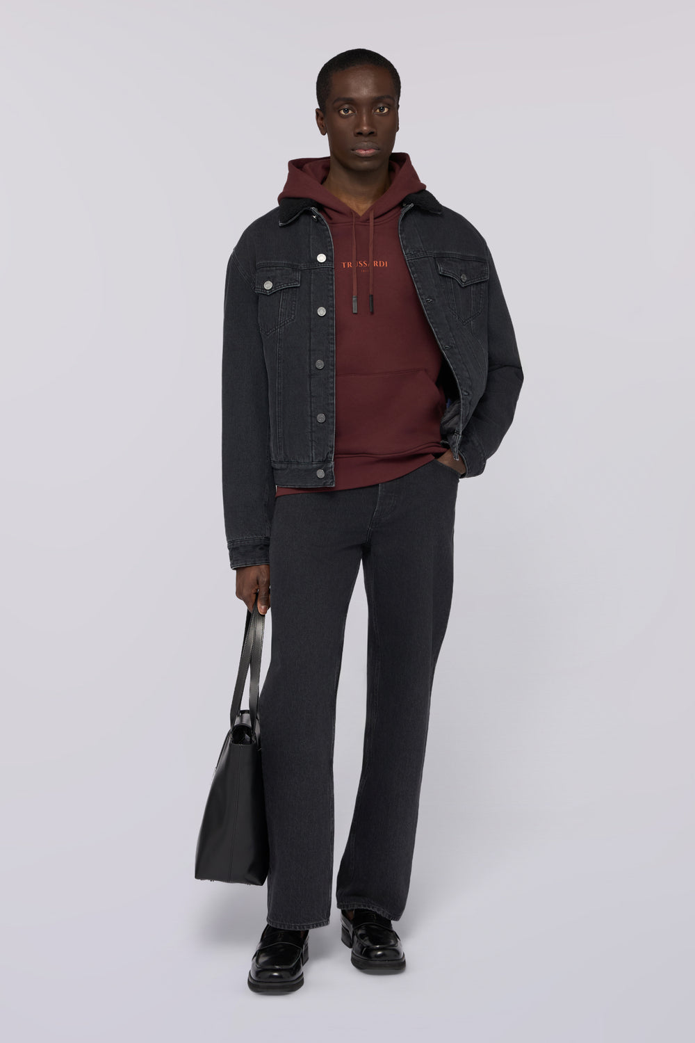 Giacca in denim imbottita con colletto sherpa 4|46ca4e2360ef55d9f25e99f9579a63ac92e5f08ffce6eba1932e979d6bf9d51a