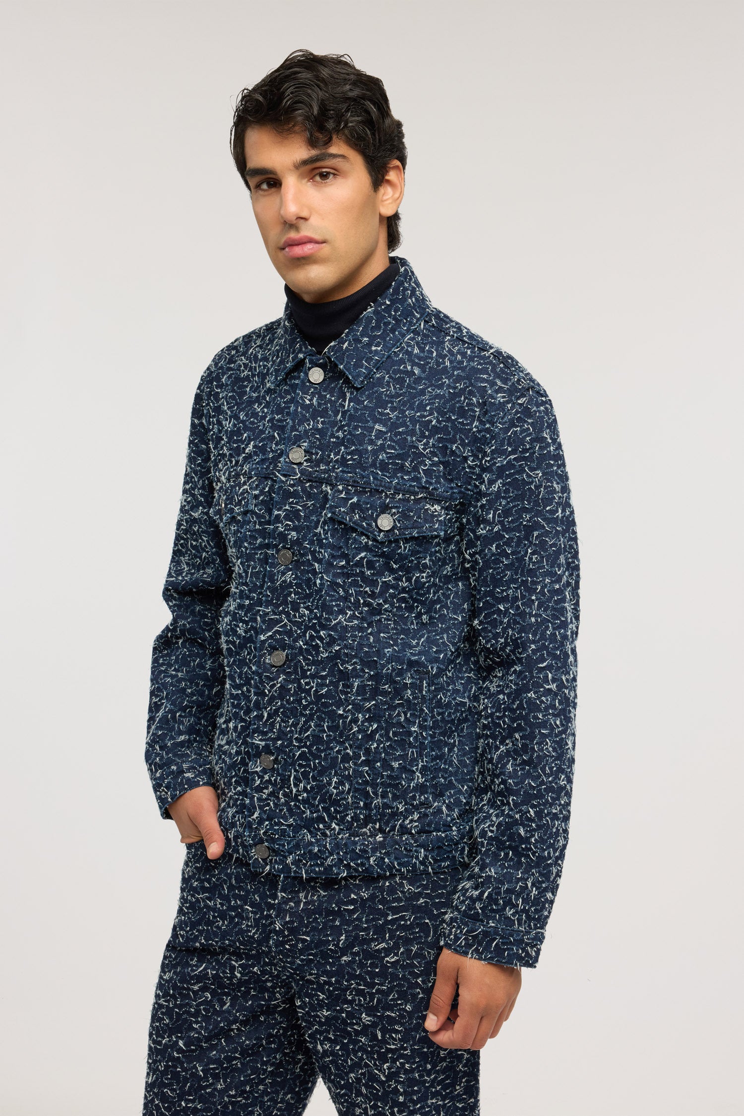 Giacca in denim jacquard agugliato 2|e1baf1e8e298eb9a0a628bcad41e36c6b58314ed63ed5c47a50c5688a64cd6aa