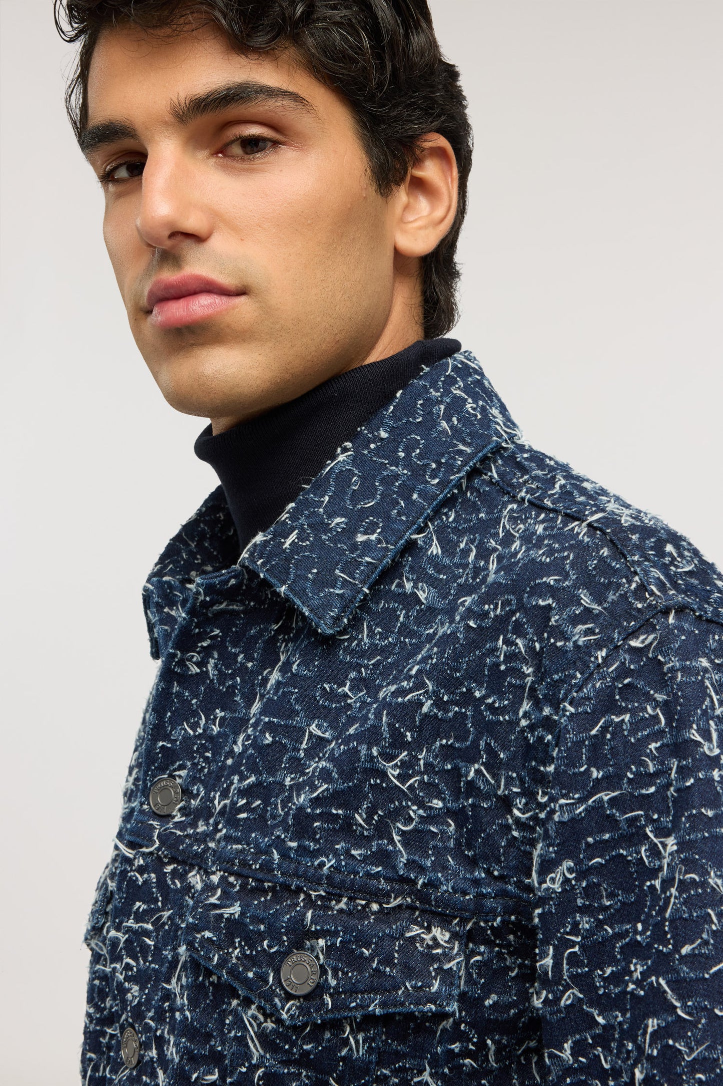 Giacca in denim jacquard agugliato 4|4b49adda7e0c4472e42d3ff38e6def50ca0aa18859109789cc766be64d1c56af